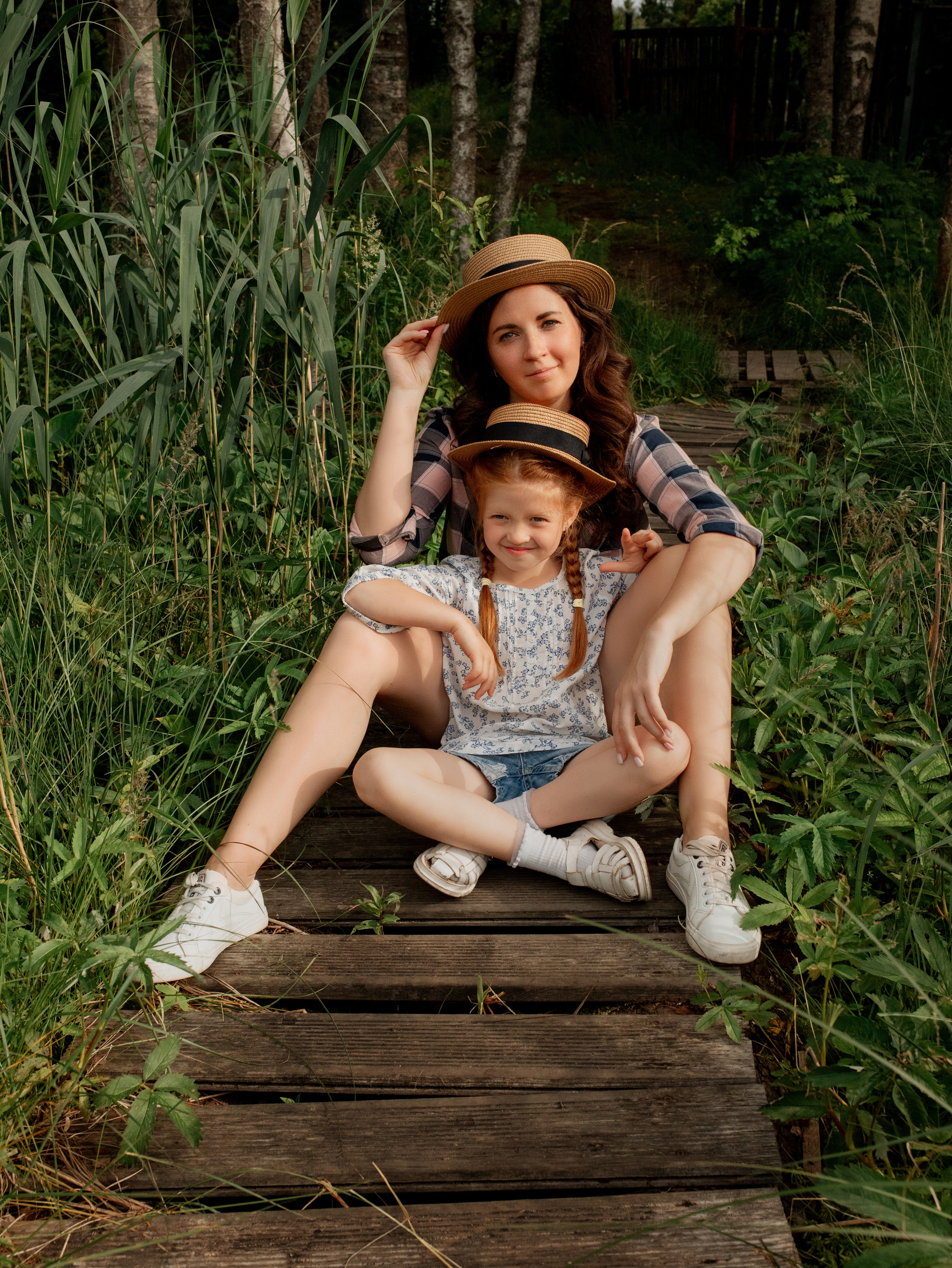 Аня и Ксюша в деревне. Семейный фотограф в Санкт-Петербурге Ирина Иванова