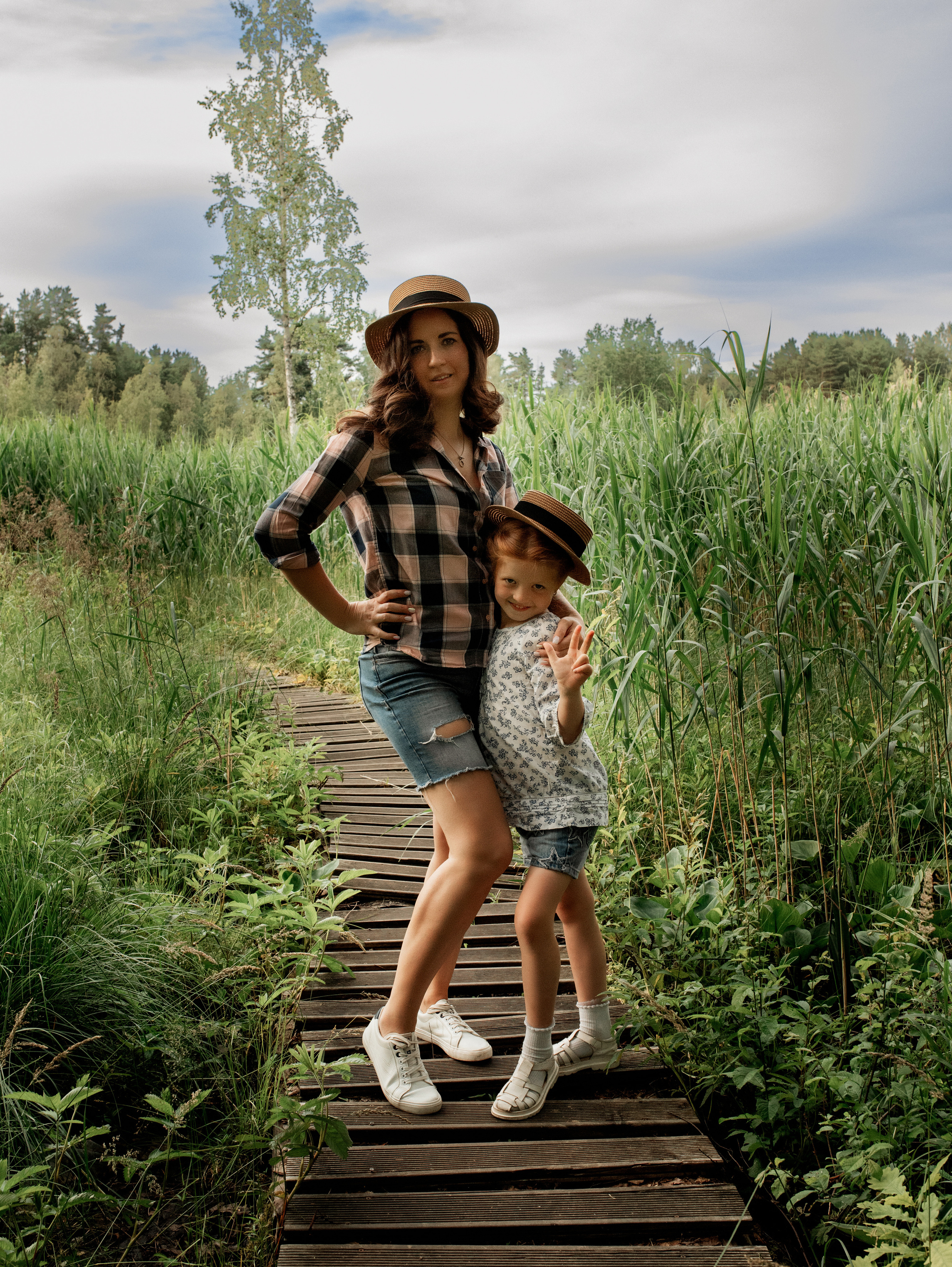 Аня и Ксюша в деревне. Семейный фотограф в Санкт-Петербурге Ирина Иванова