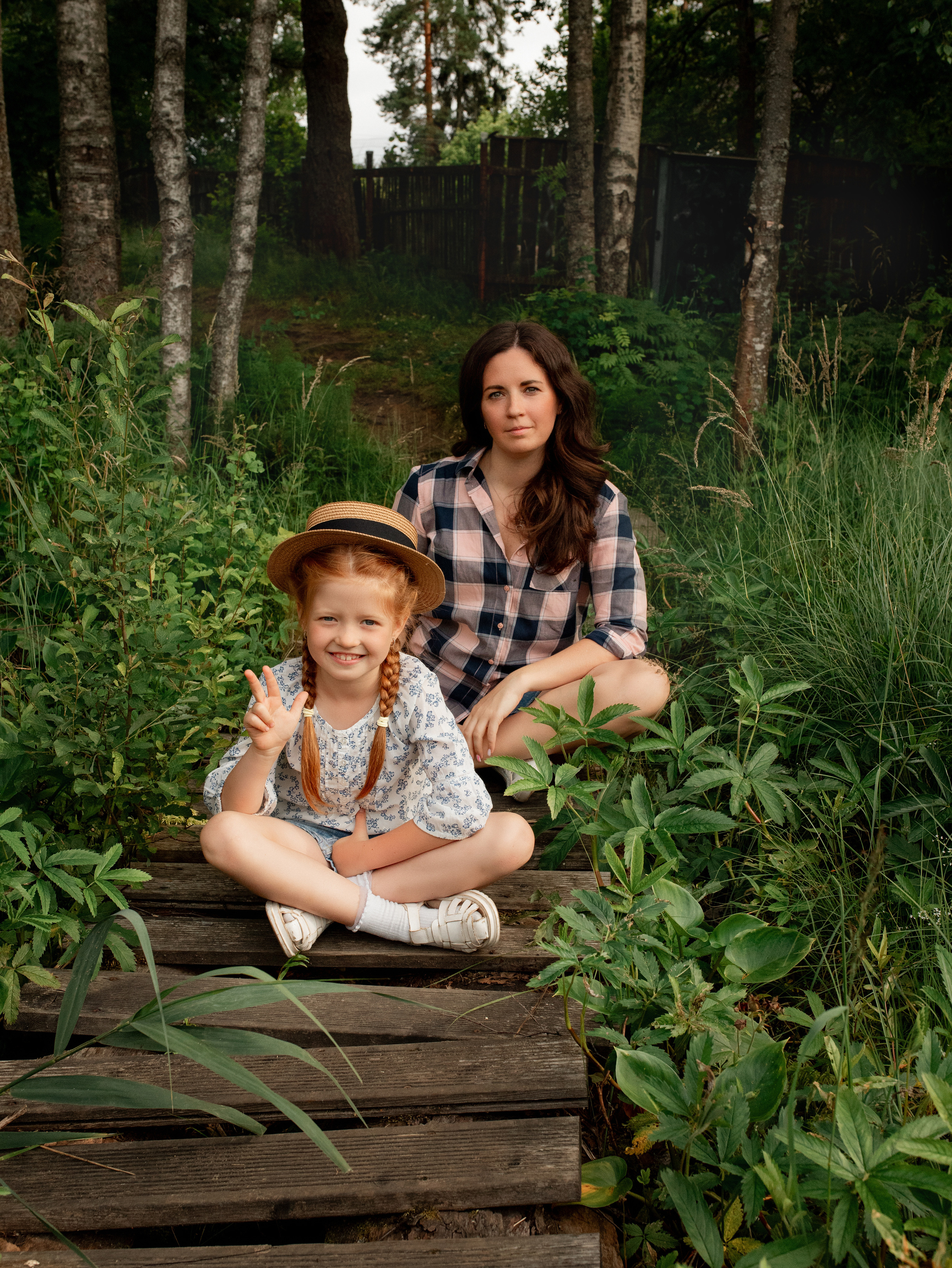 Аня и Ксюша в деревне. Семейный фотограф в Санкт-Петербурге Ирина Иванова
