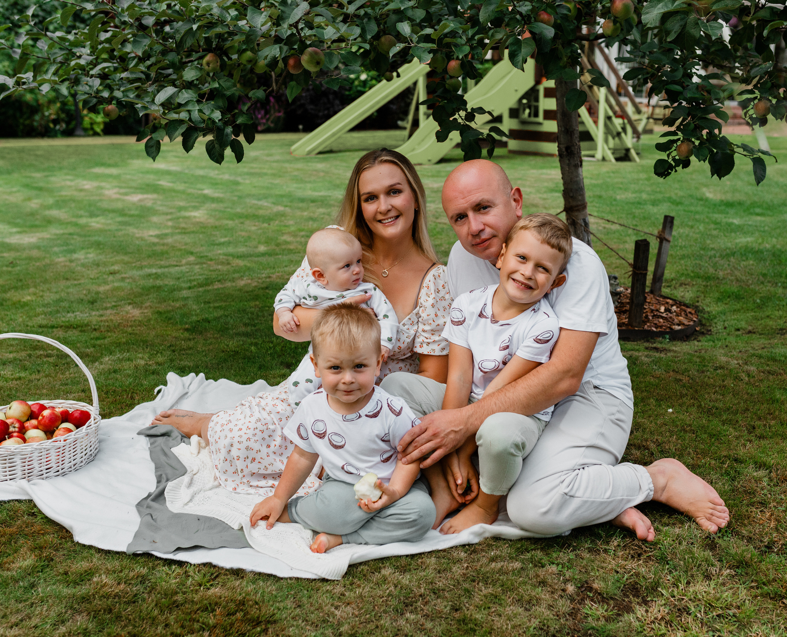 Летний день в саду. Семейный фотограф в Санкт-Петербурге Ирина Иванова