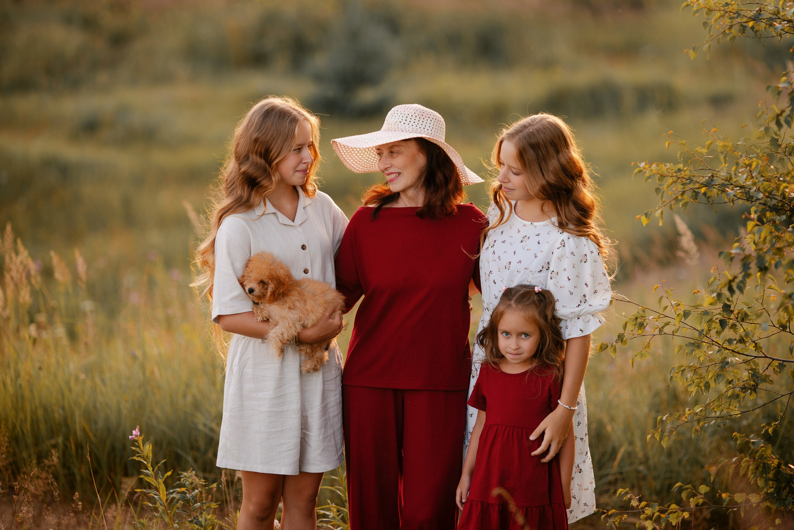 Фотосессия большой семьи в поле