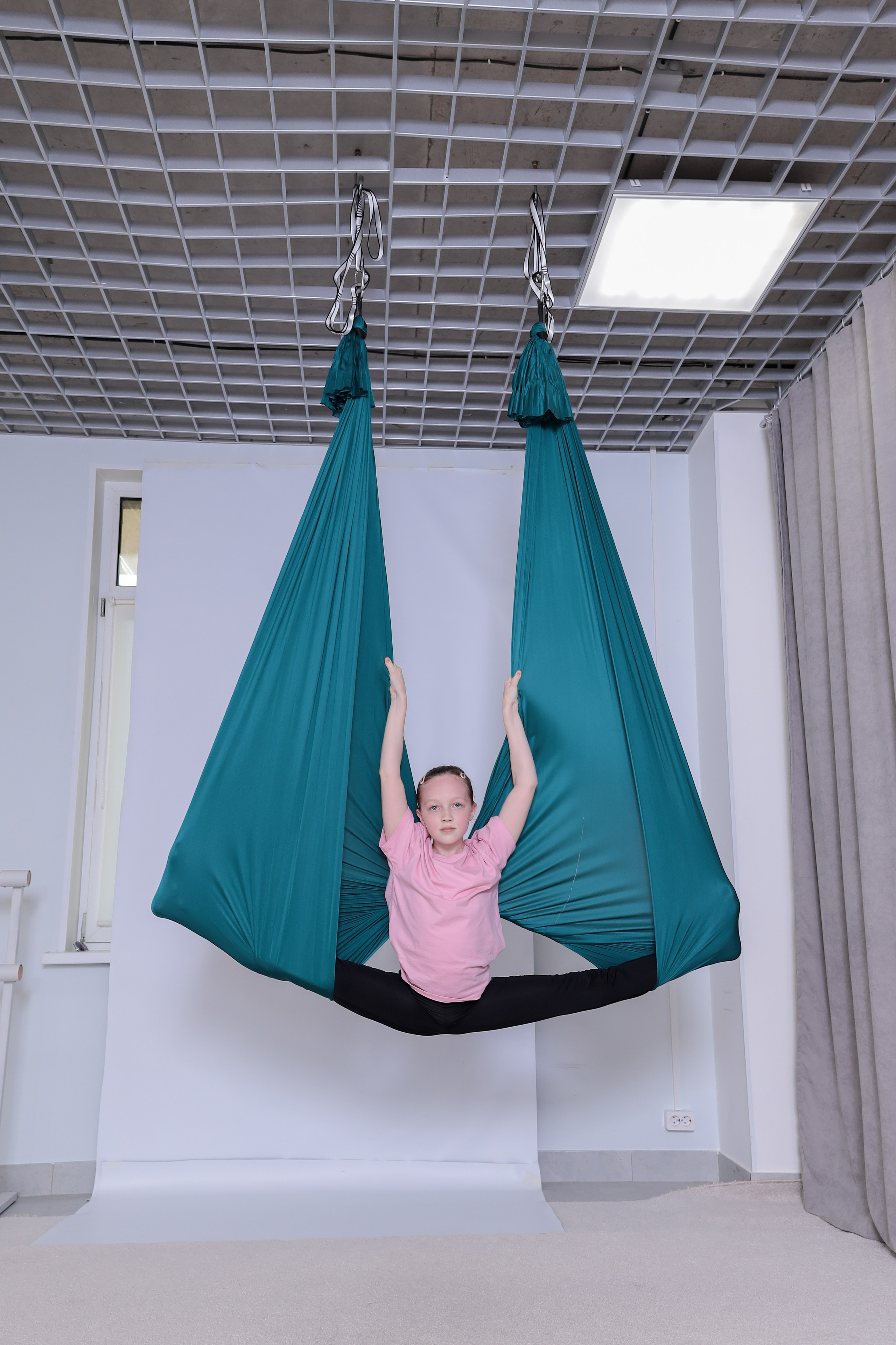 Детская аэройога. Фотограф Надршина Лилия