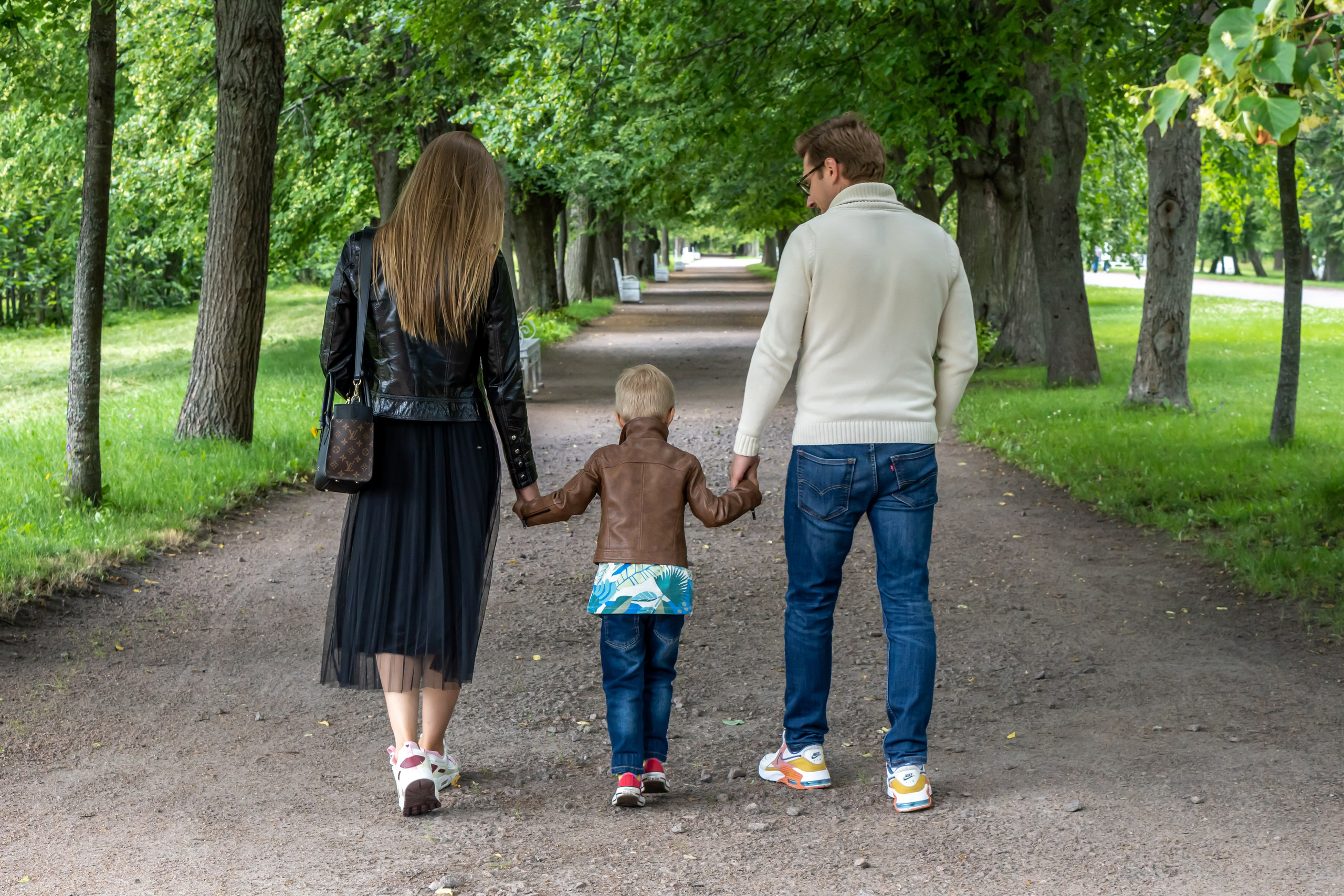 Прогулка в Александровском парке. ФОТОГРАФ РАДОСТИ Фотосессия в студии СПб. Портретный фотограф — Юрий Торлопов