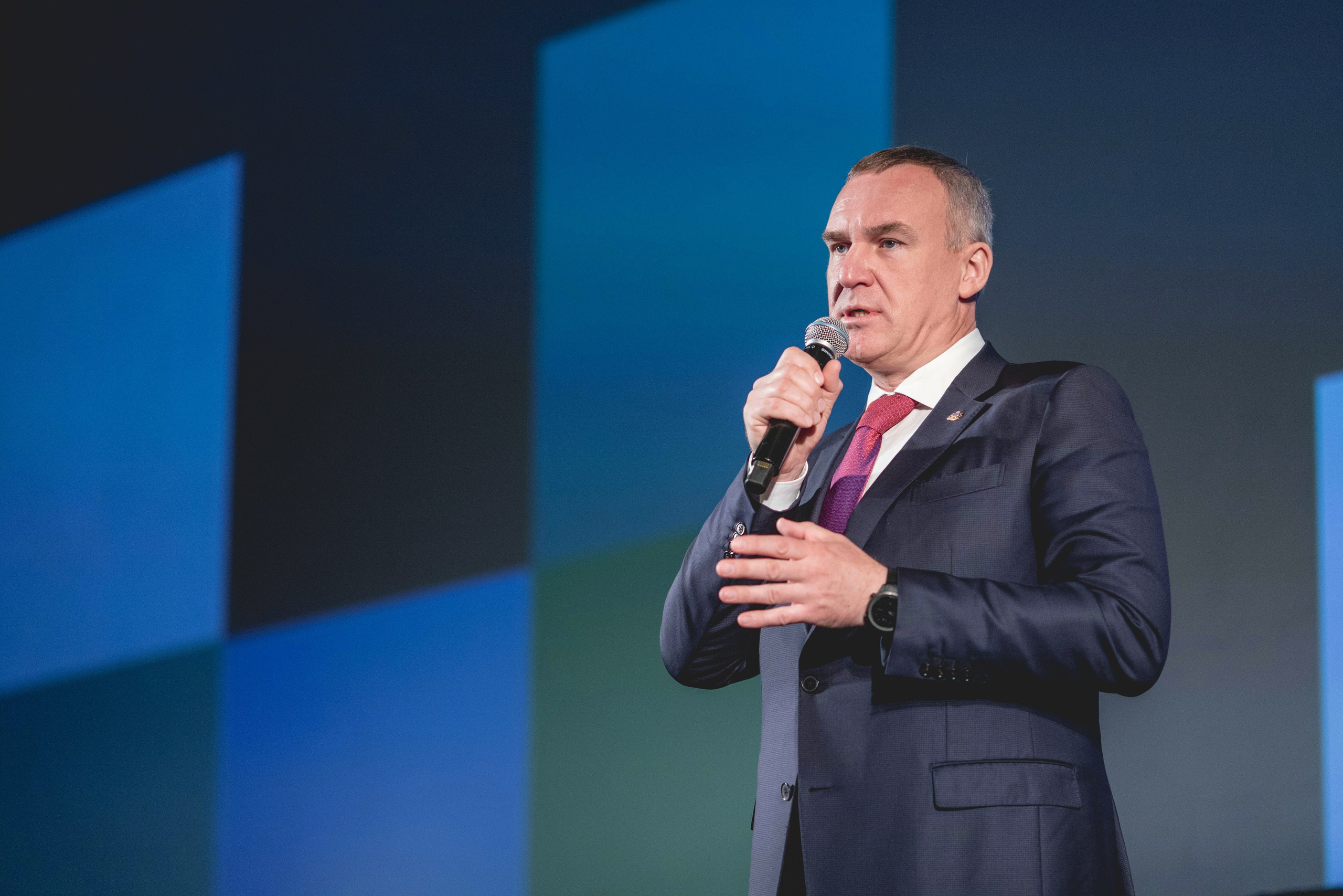 Губернатор Ханты-Мансийского автономного округа. Репортажный фотограф корпоративных мероприятий; Бизнес-конференций; спортивных соревнований; Фестивалей; Культурных событий