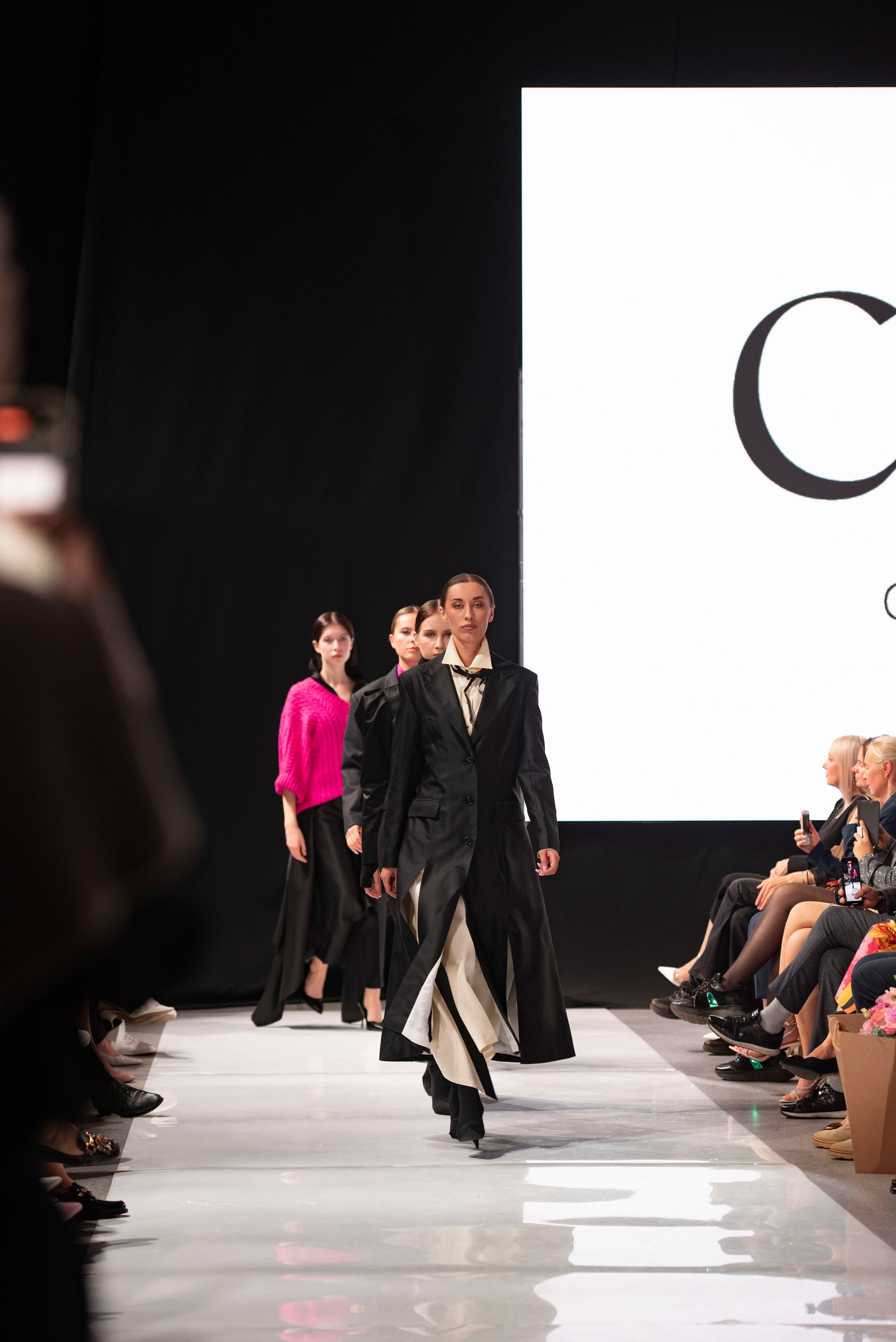 Фотограф на модельный показ. Свадебный, семейный, фэшн фотограф, школьный фотограф в Сочи