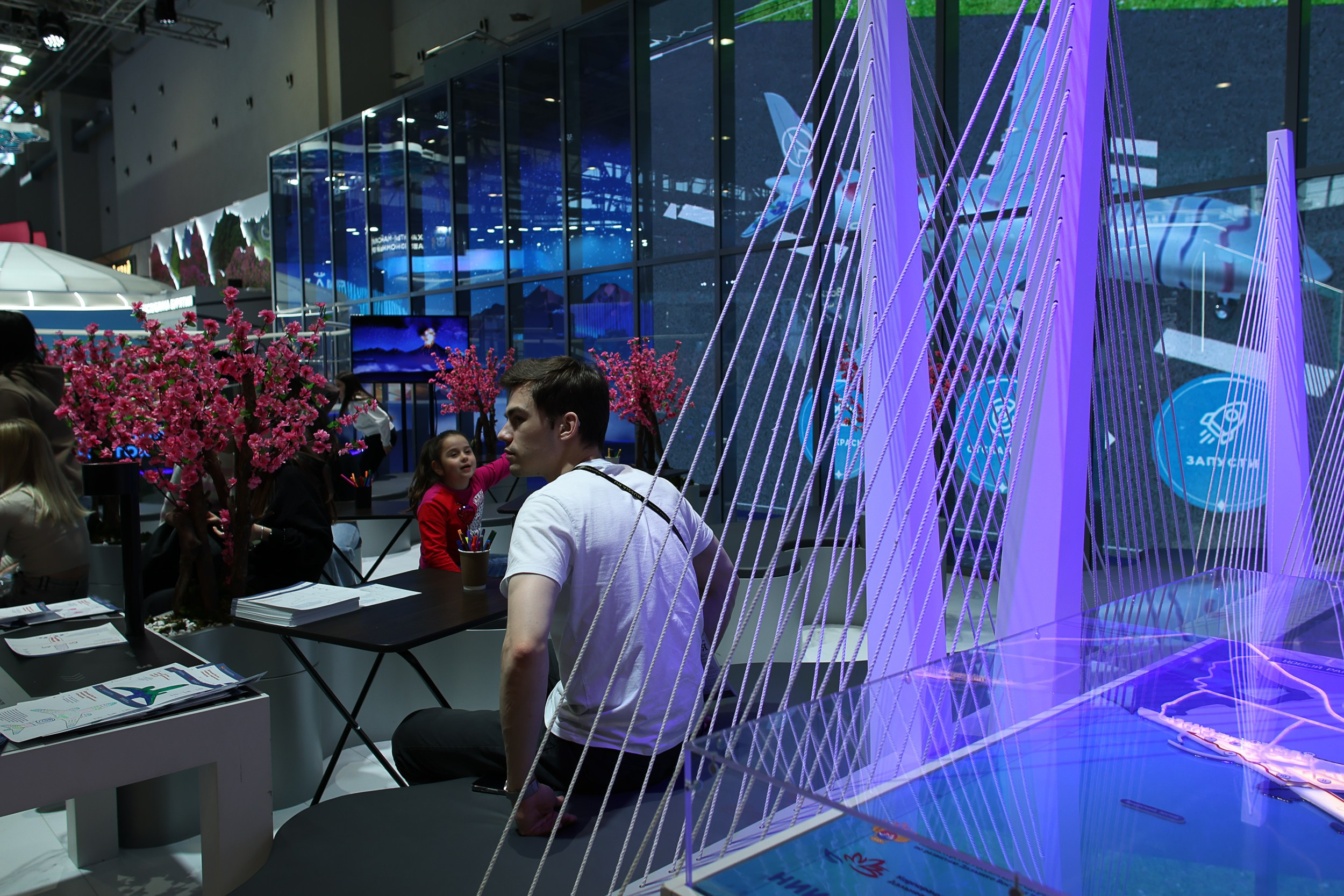 Выставка «Россия». Репортажный, архитектурный, театральный и файн-арт фотограф Лена Мельникова в Москве