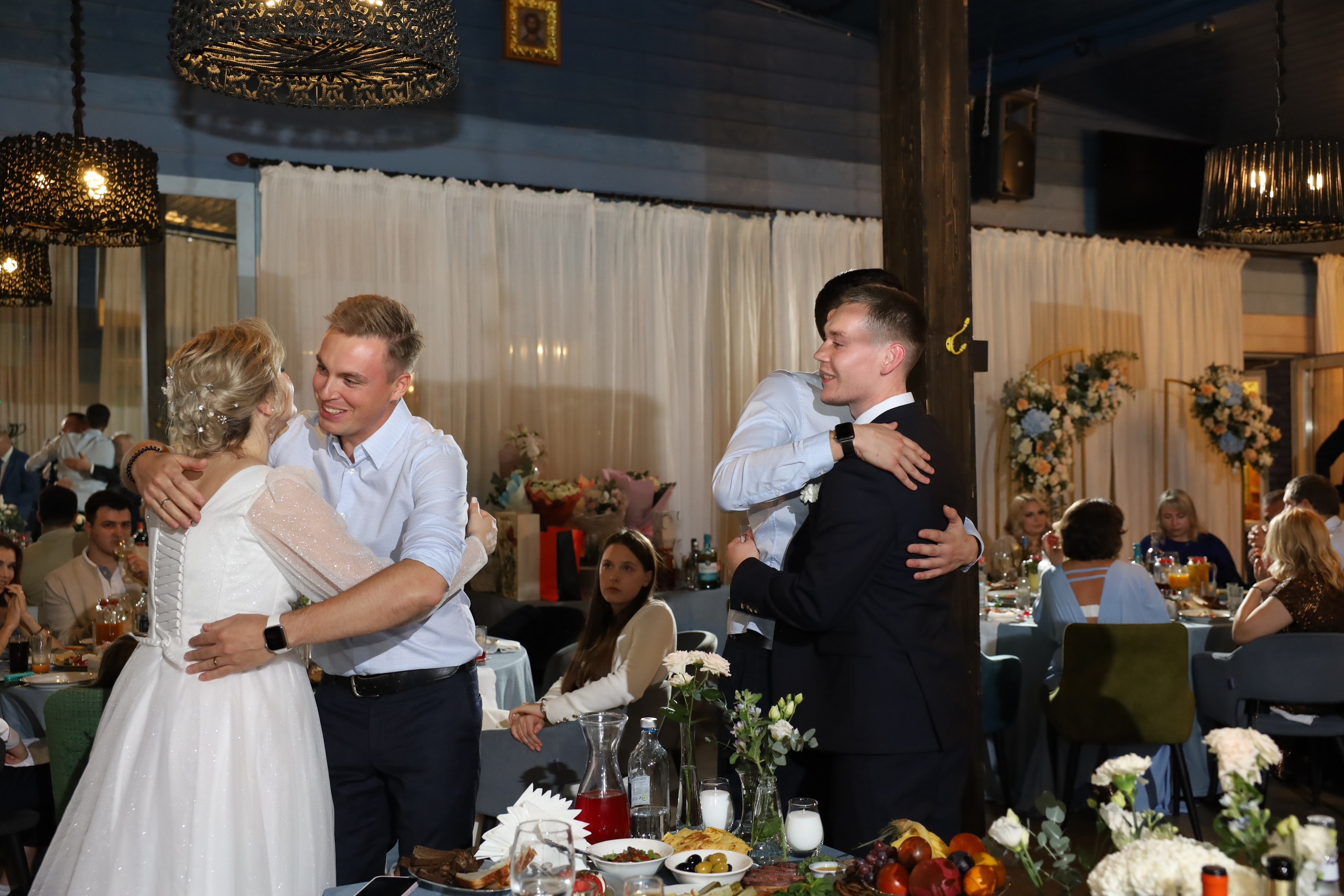 𝒜𝓇𝓉𝑒𝓂 & 𝐿𝓎𝓊𝓈𝓎𝒶 (𝓇𝑒𝓈𝓉𝒶𝓊𝓇𝒶𝓃𝓉). 𝑀𝑜𝓈𝒸𝑜𝓌. Свадебный фотограф в Санкт-Петербурге