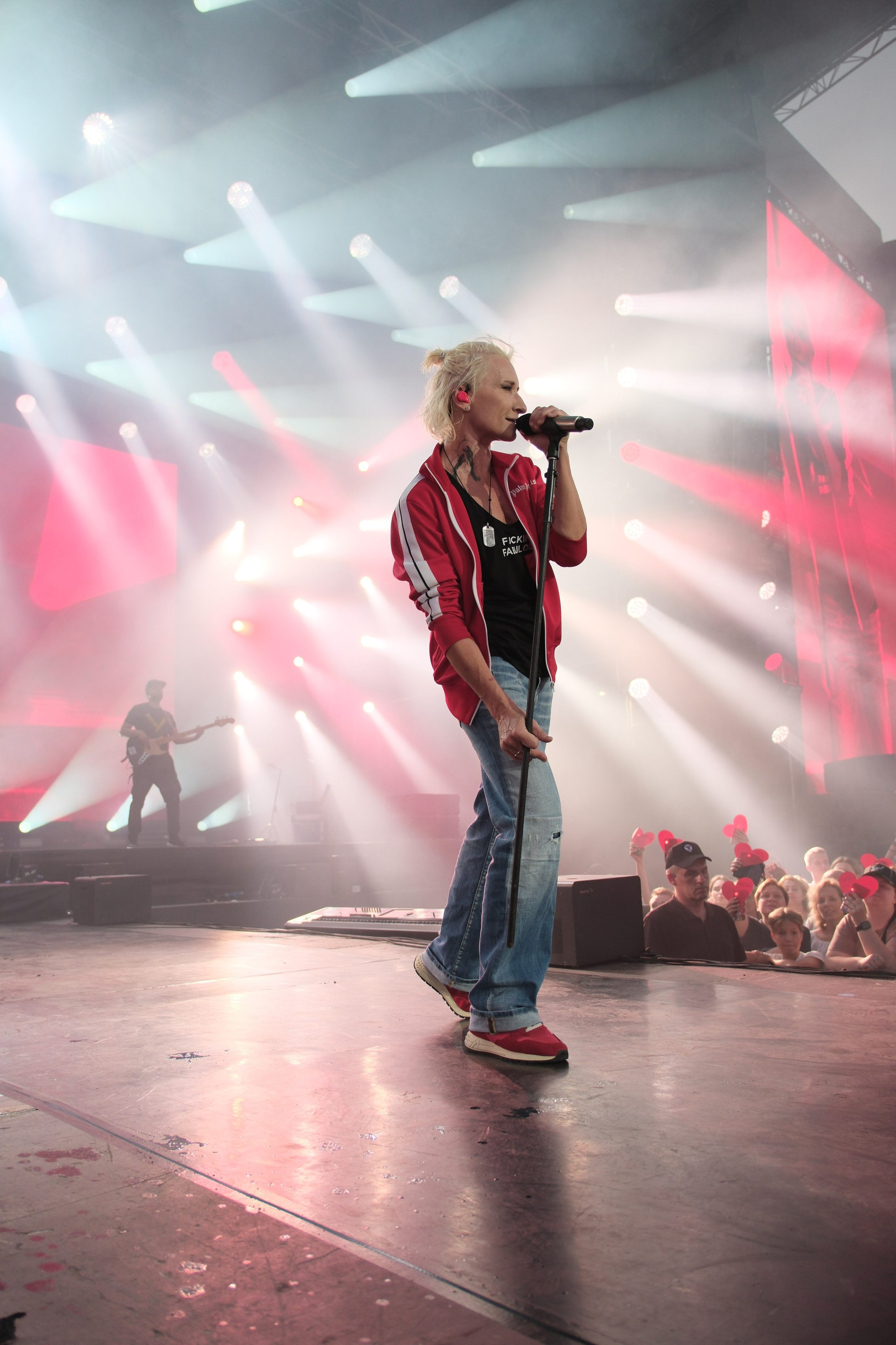 Диана Арбенина (группа «Ночные снайперы») — Москва, МТС Live Лето 2024. RedGeek - блогер и стручњак за образовање и ИТ Кирил Ситнов