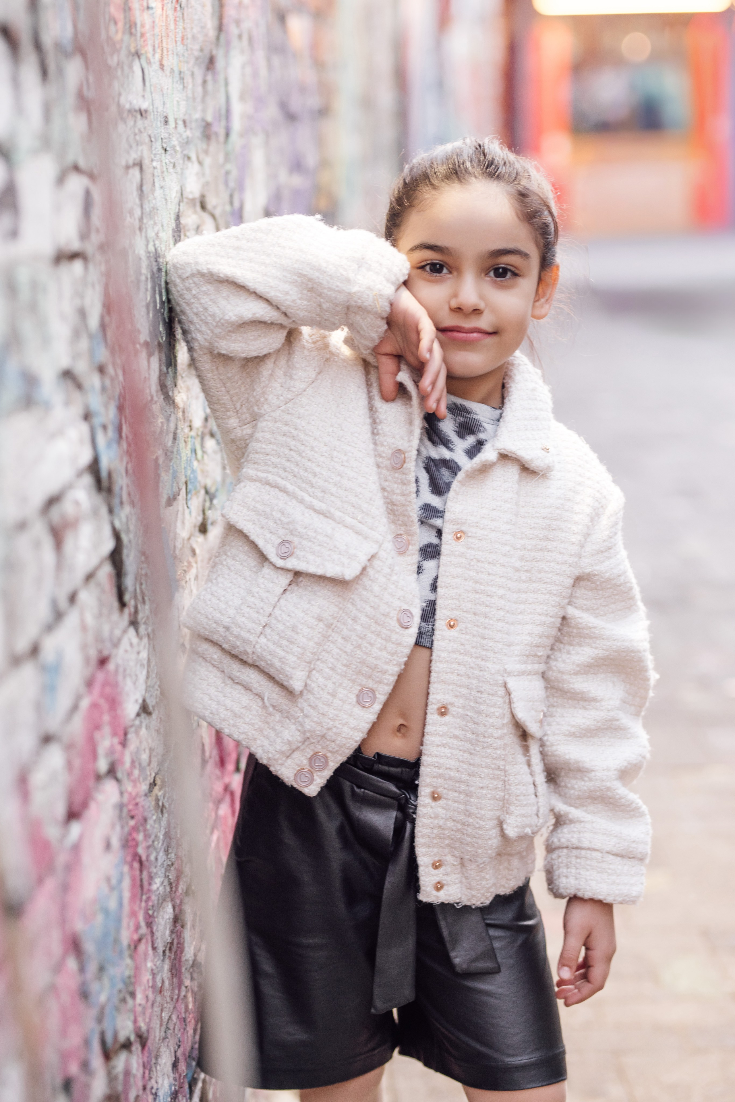 Мама и дочь, осенняя городская прогулка. Фотохудожник Наталия Кирсанова