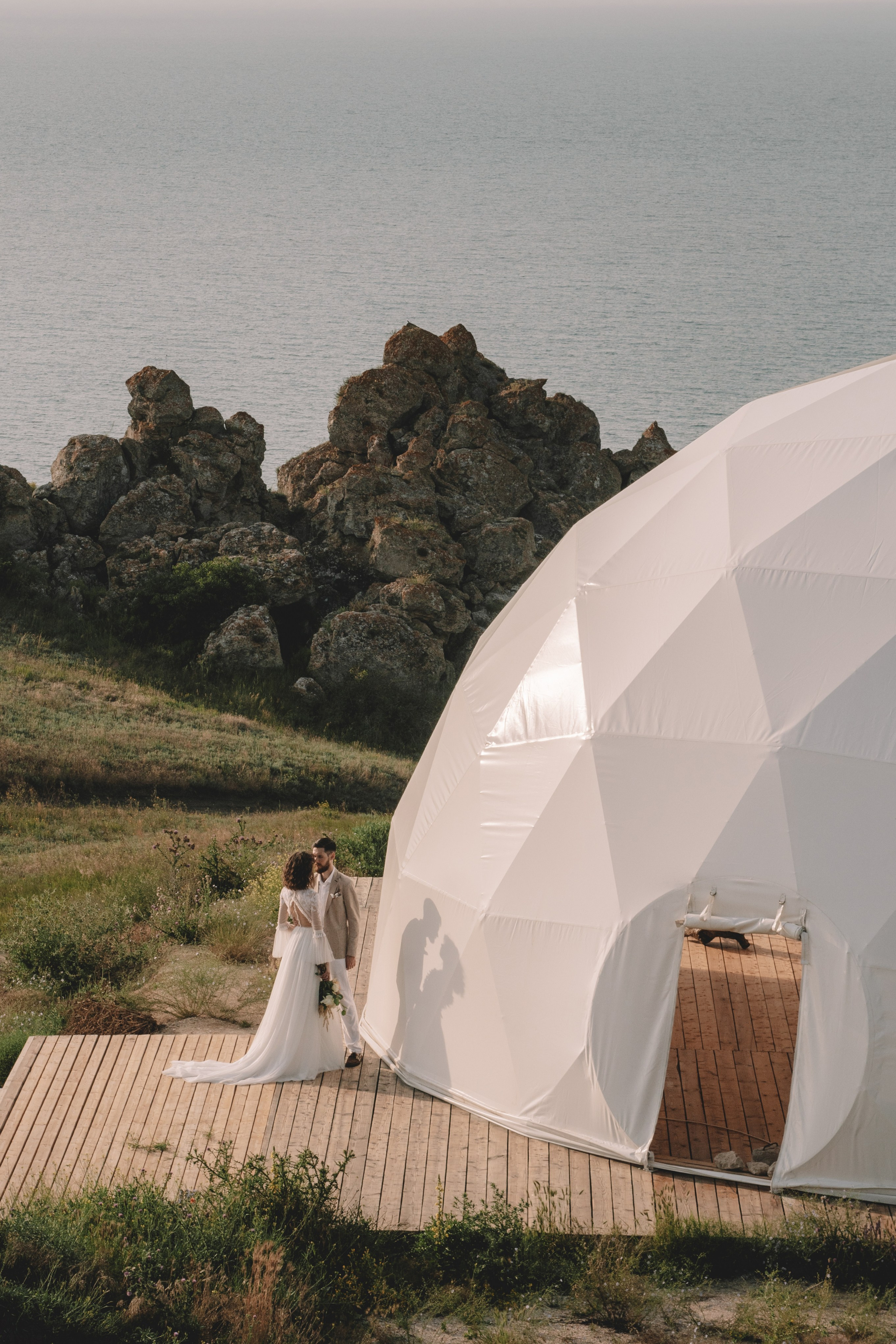 Свадебная фотосессия в Щелкино ,Бухта Космонавтов. Выездная церемония на берегу моря Крым. Свадебный и семейный фотограф и видеограф, Крым, Москва, Санкт -Петербург