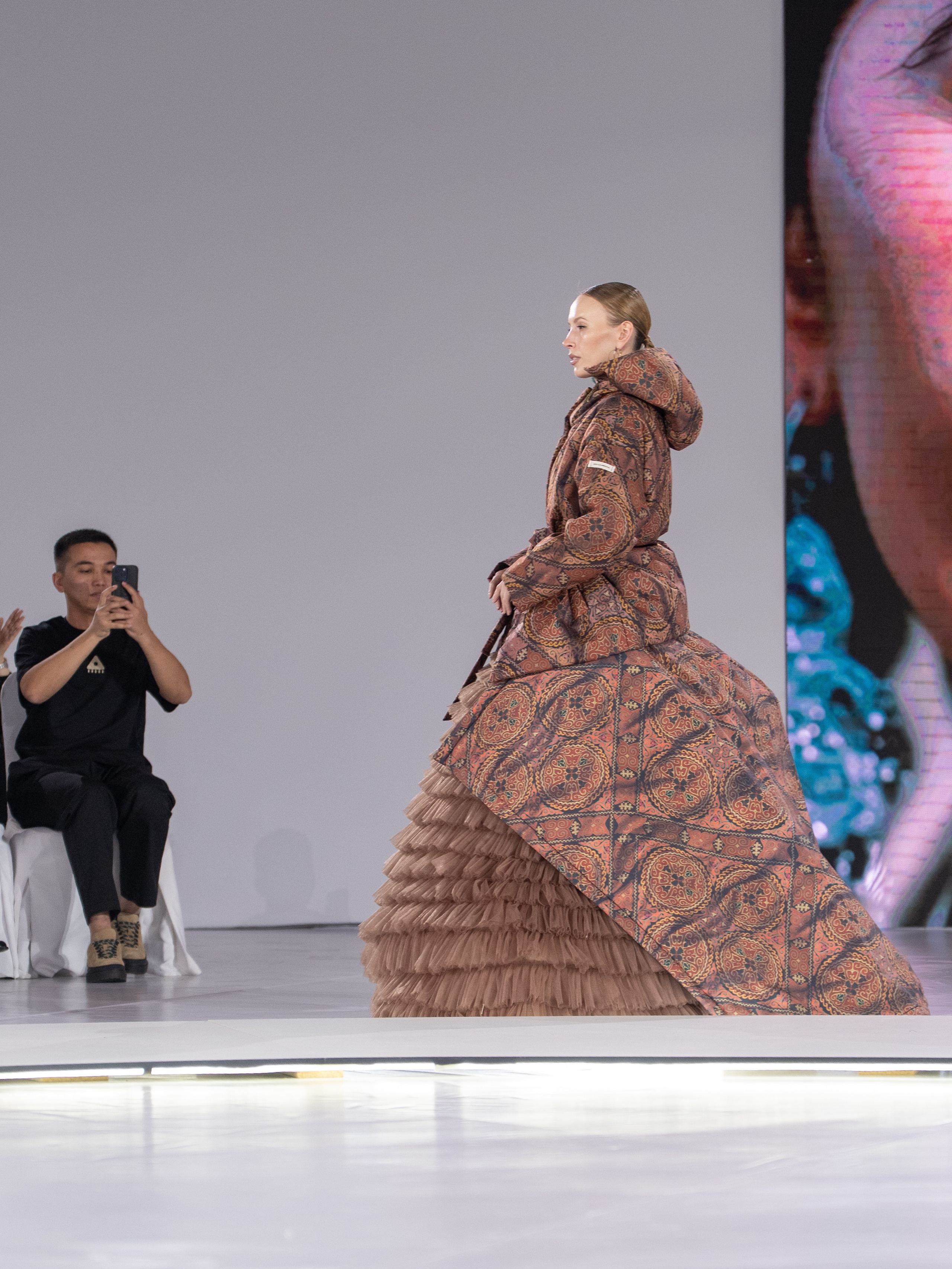 Дизайнер Aida Kaumenova. Сайт Алматинского НЮ АРТ, будуар и фэшн фотографа Дениса Карпенко