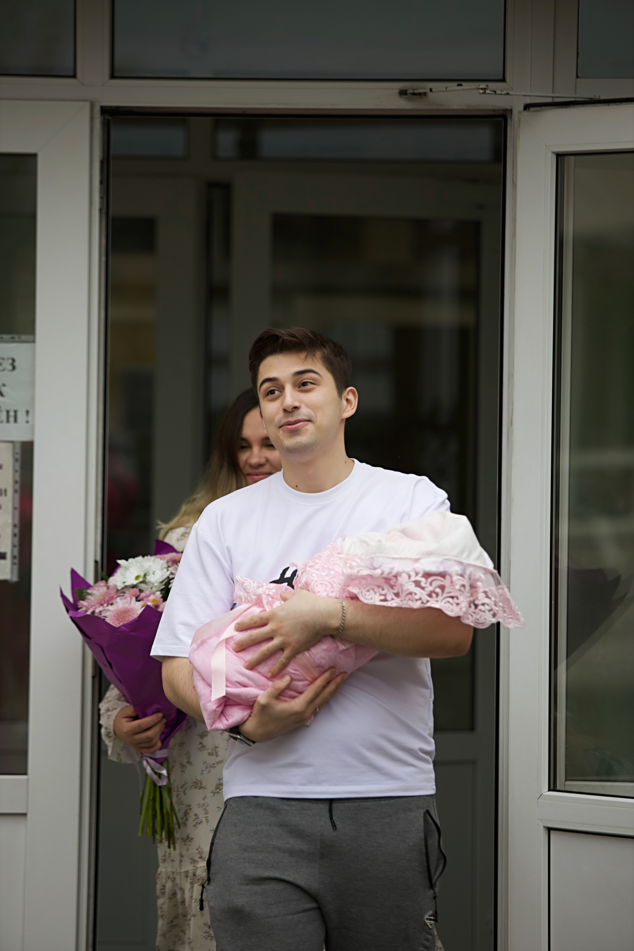 Выписка Аня и Давид. Репортажный фотограф Анапа