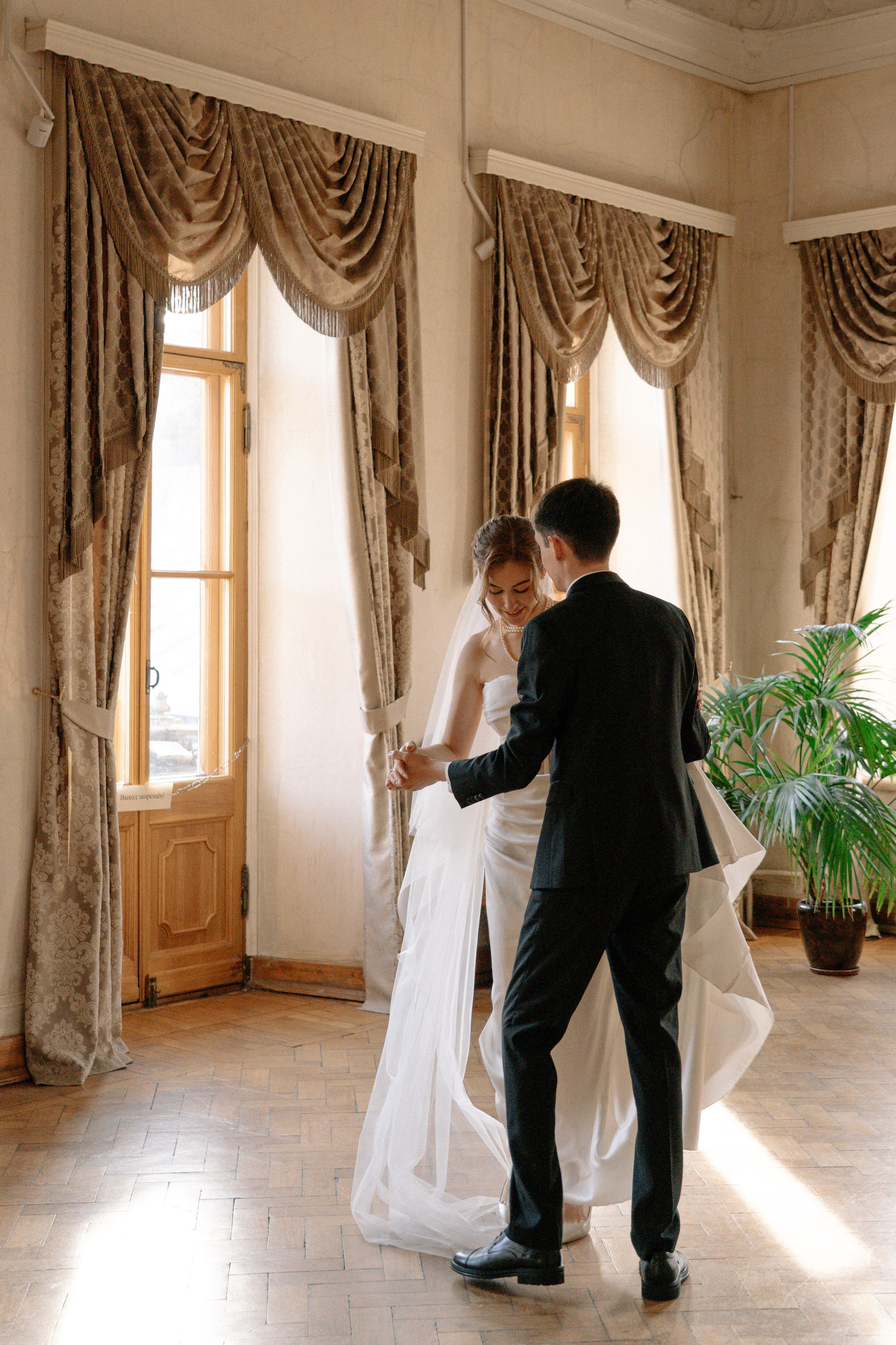 Свадебная фотосессия в Библиотеке читальне им. Пушкина