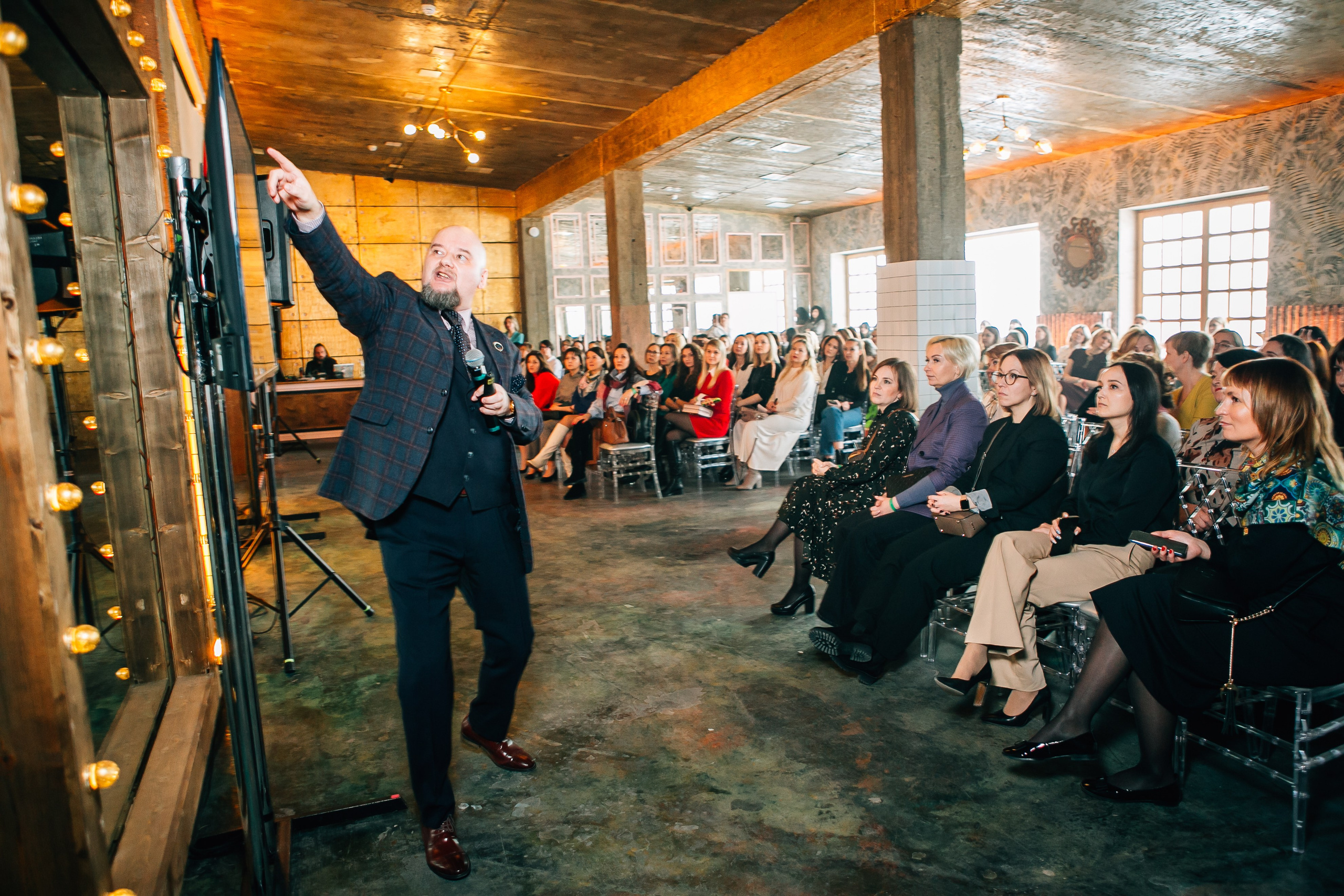 Снимал репортаж для «Газпром нефть», Газстройпром, Росатом, ОЗОН, Мегафон, ВТБ, Т-Банк, Unilever, Материа Медика Холдинг. Фотограф Serg-Epic — Сергей Клепиков