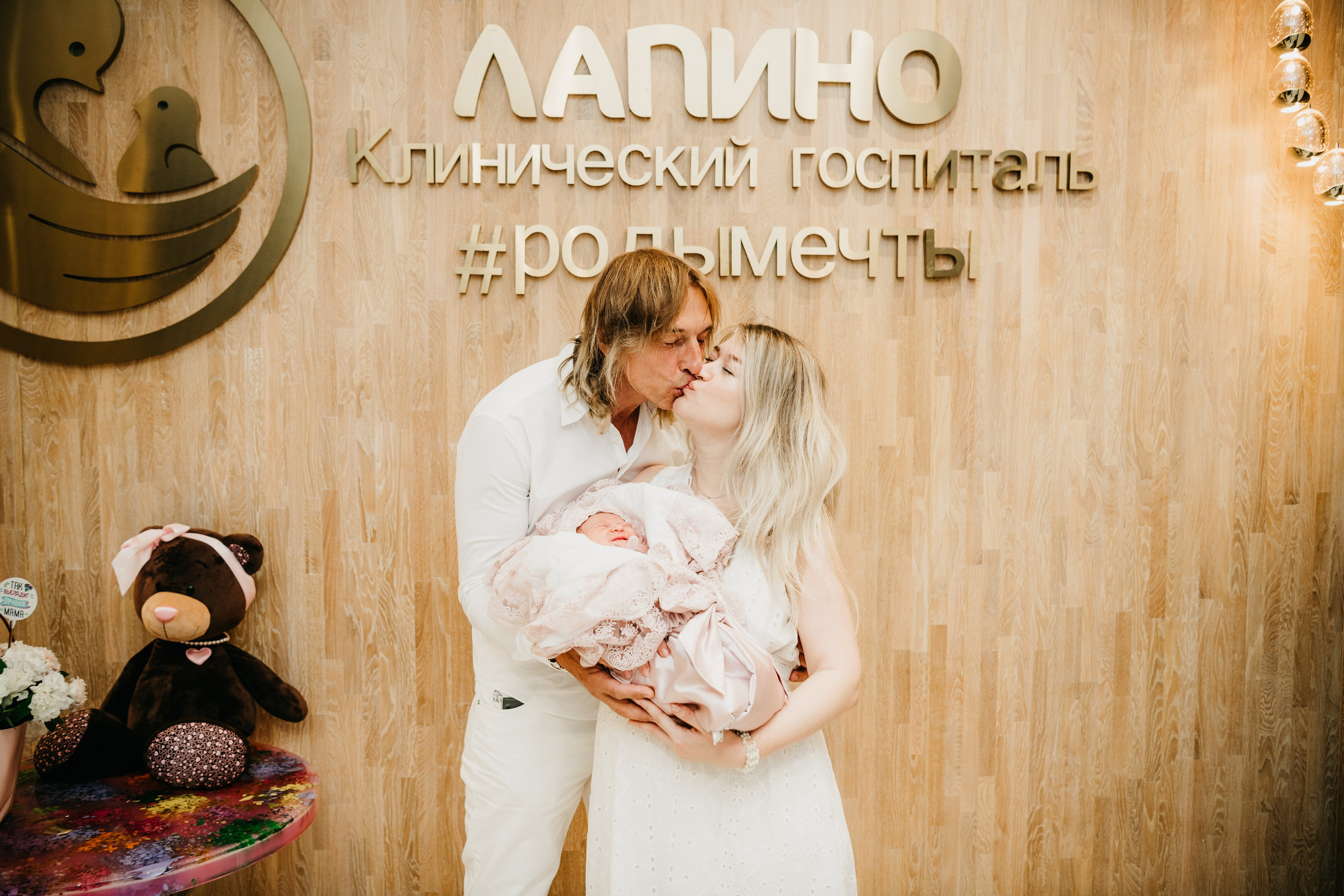 Выписка Полины в Лапино. Фотограф на выписку из роддома в Москве и МО