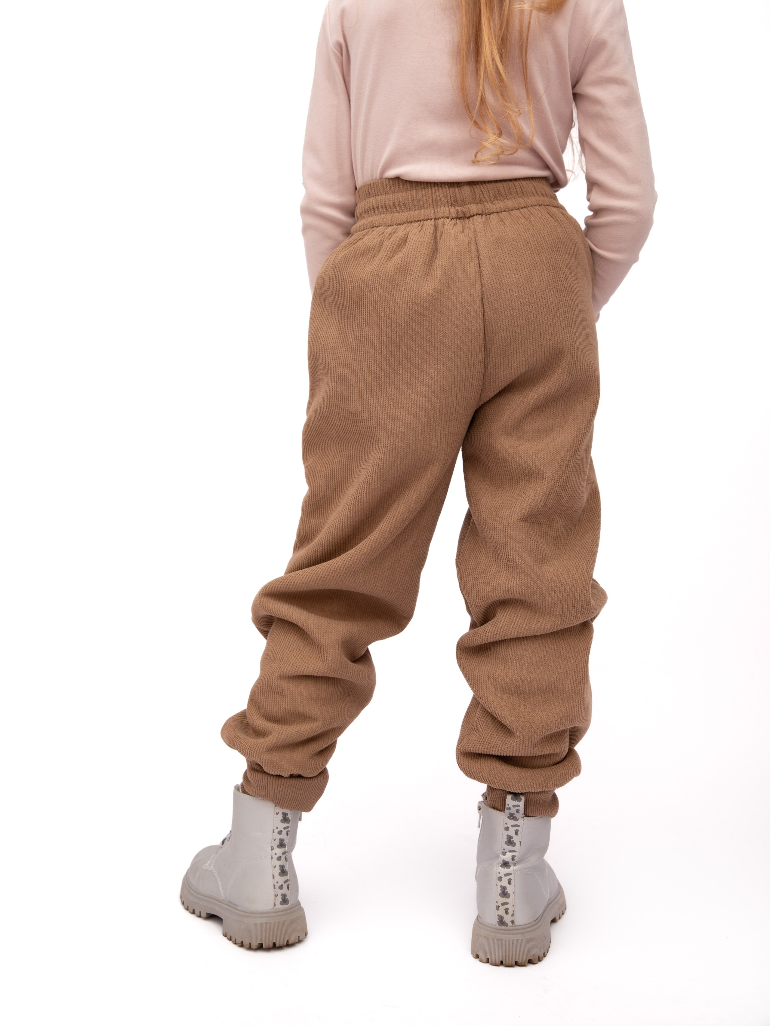 Детские брюки. Фотостудия предметной и модельной съёмки для маркетплейсов