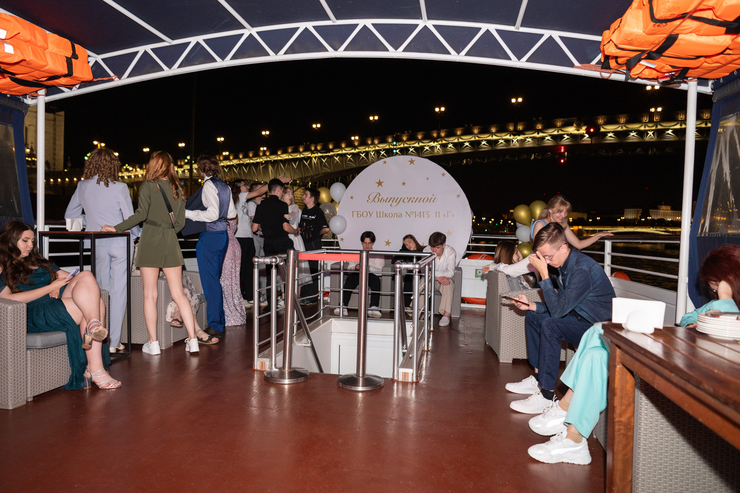 Выпускной вечер 11 класс на теплоходе. Детский и семейный фотограф г. Москва Оксана Катаджи