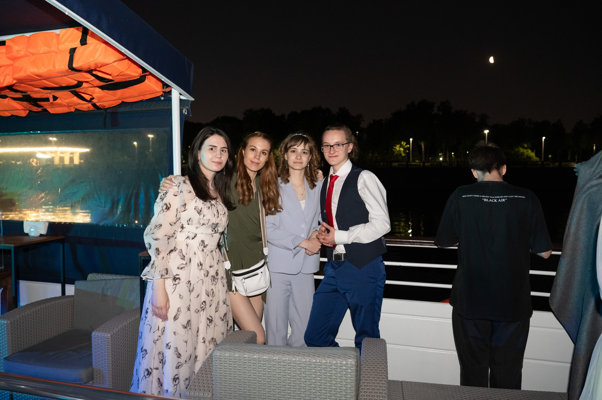 Выпускной вечер 11 класс на теплоходе. Детский и семейный фотограф г. Москва Оксана Катаджи