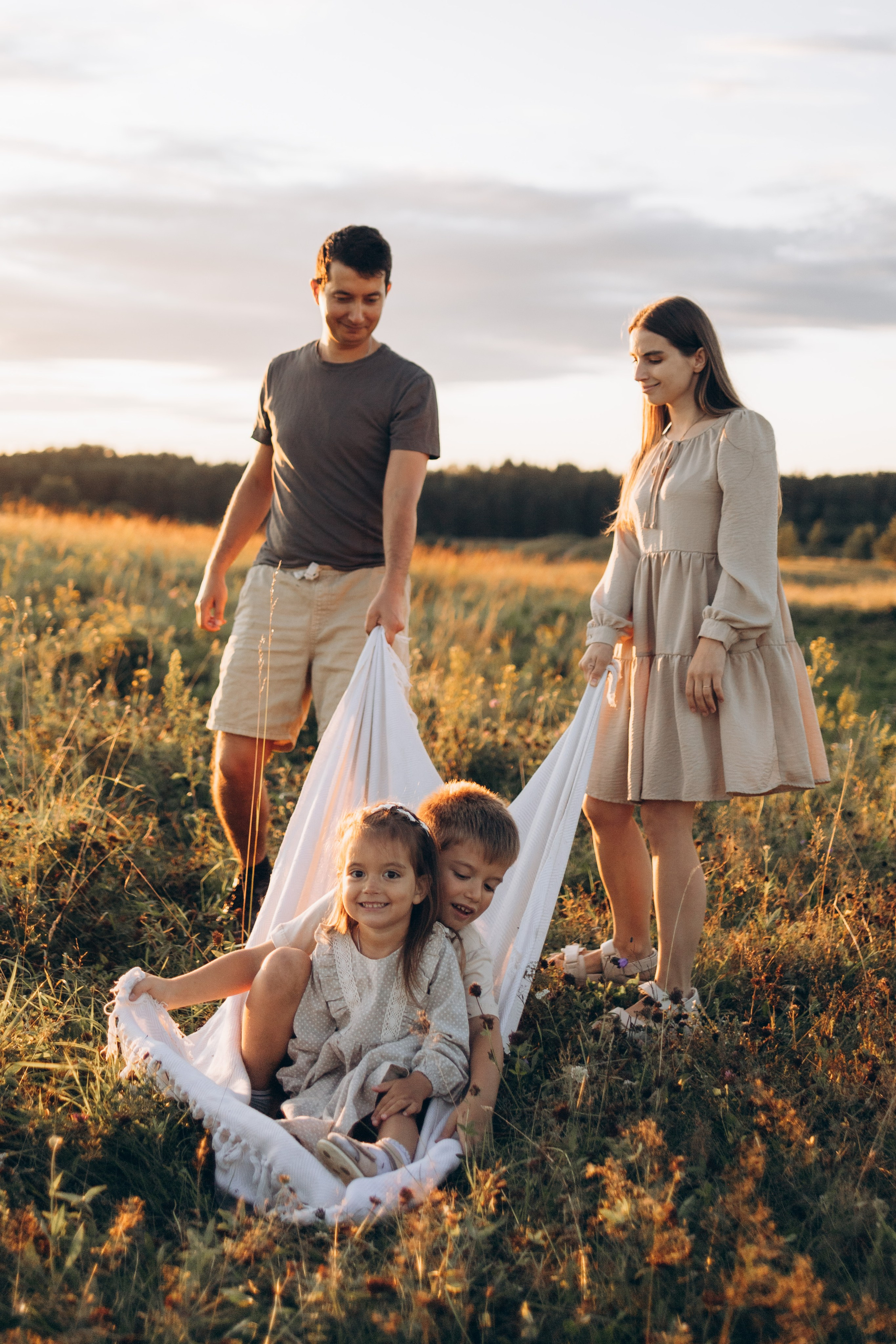 Семейная фотосессия на Колтушских высотах. Семейный и детский фотограф в Санкт-Петербурге Павлова Елена