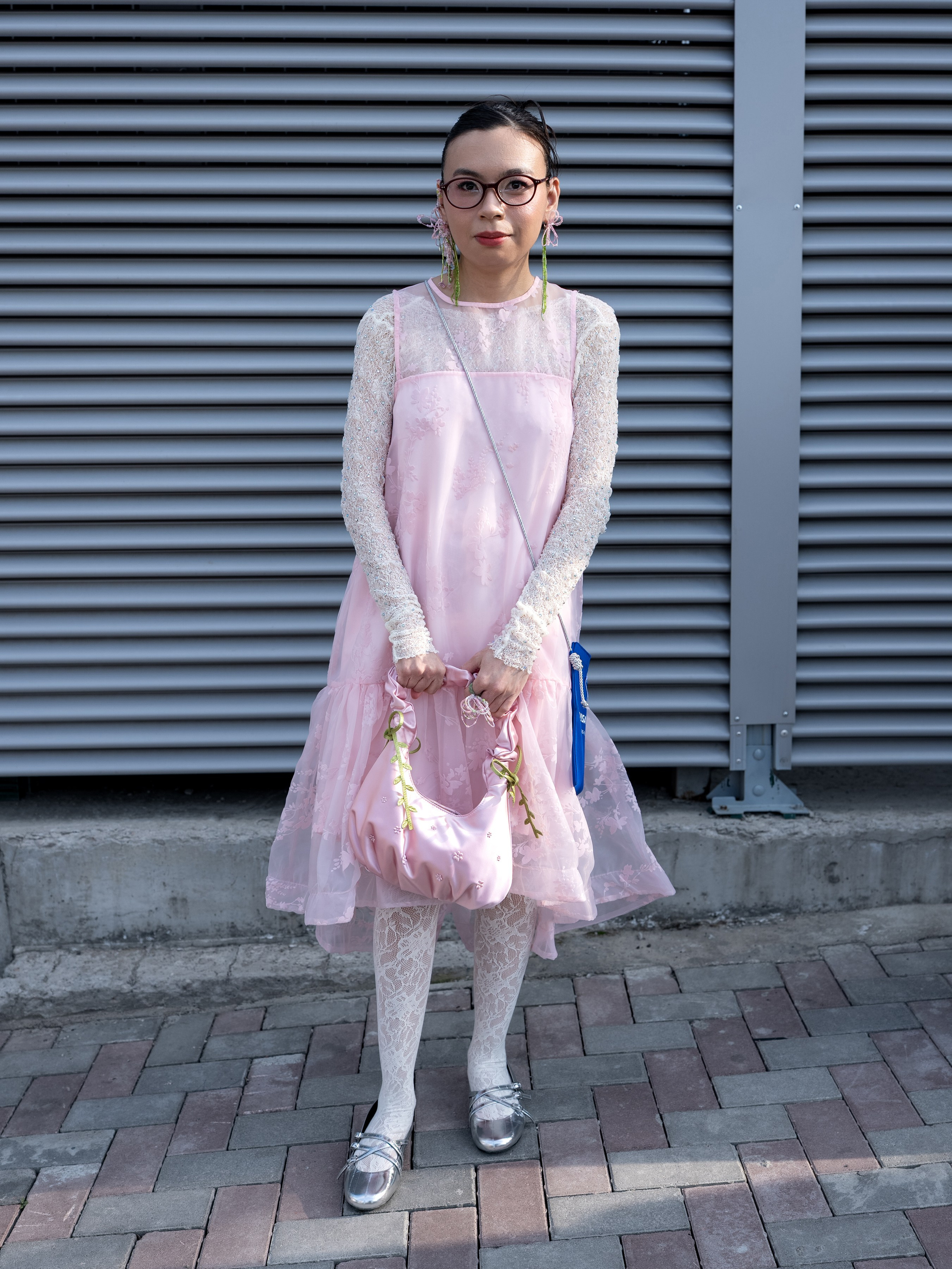 Visa Fashion Week Almaty Pre-Fall 2026 April StreetStyle Day 1. Сайт Алматинского НЮ АРТ, будуар и фэшн фотографа Дениса Карпенко