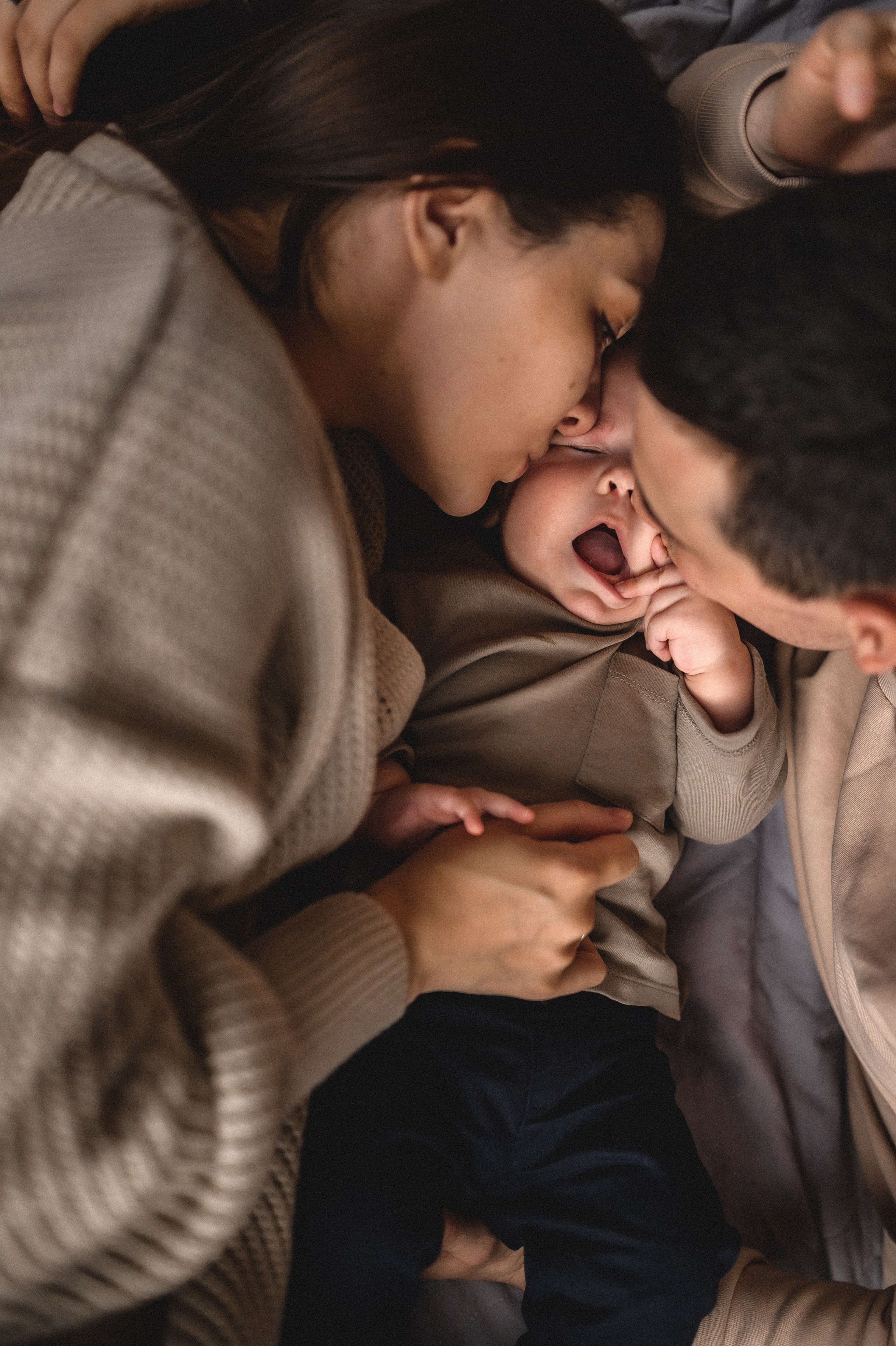 Вова, Юля и Максим в студии Москва. Семейный и свадебный lifestyle-фотограф в Москве Мария Петрова