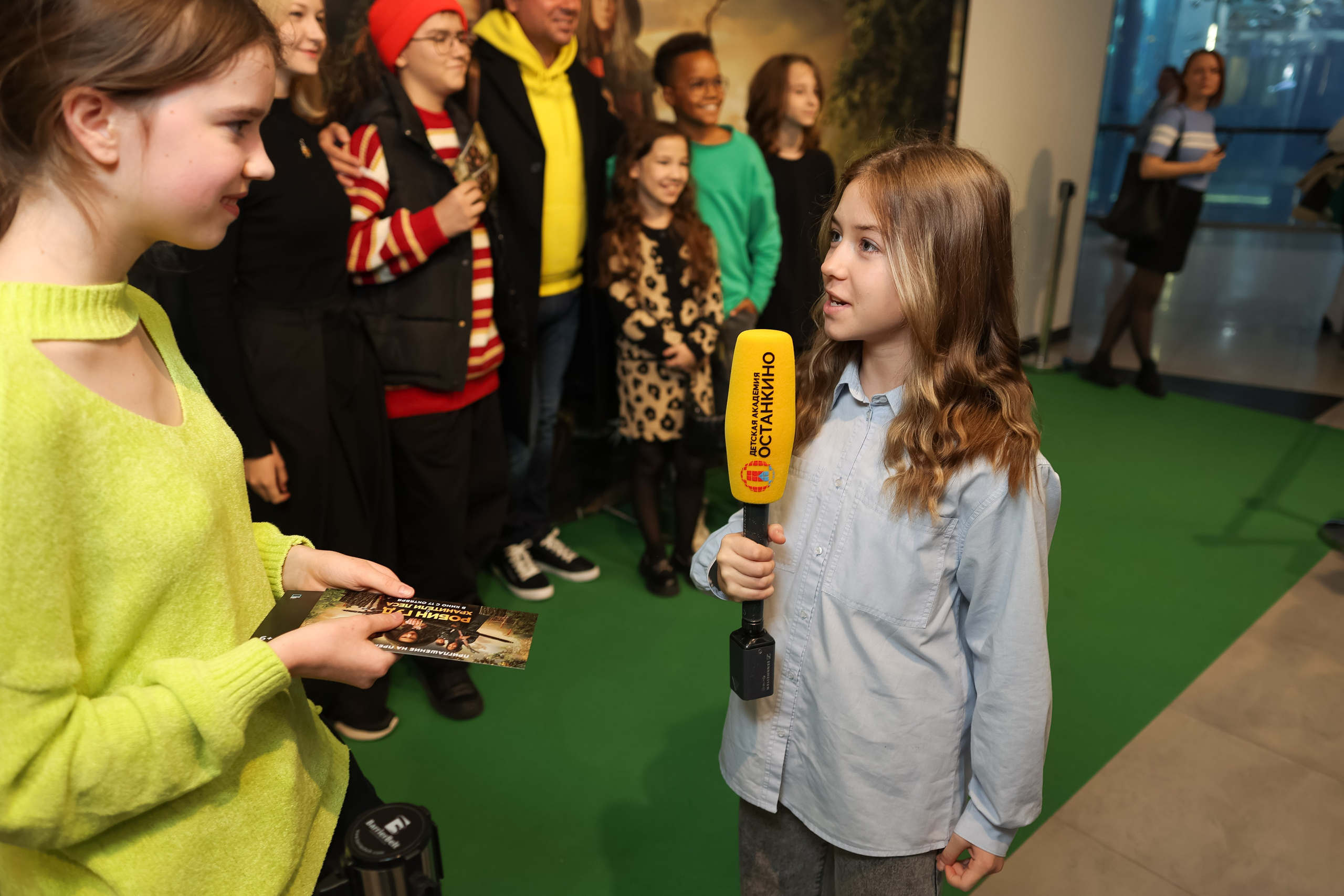 Школа «Останкино» на премьере Робин Гуд. Репортажный фотограф видеограф в Москве Ольга Плаксина