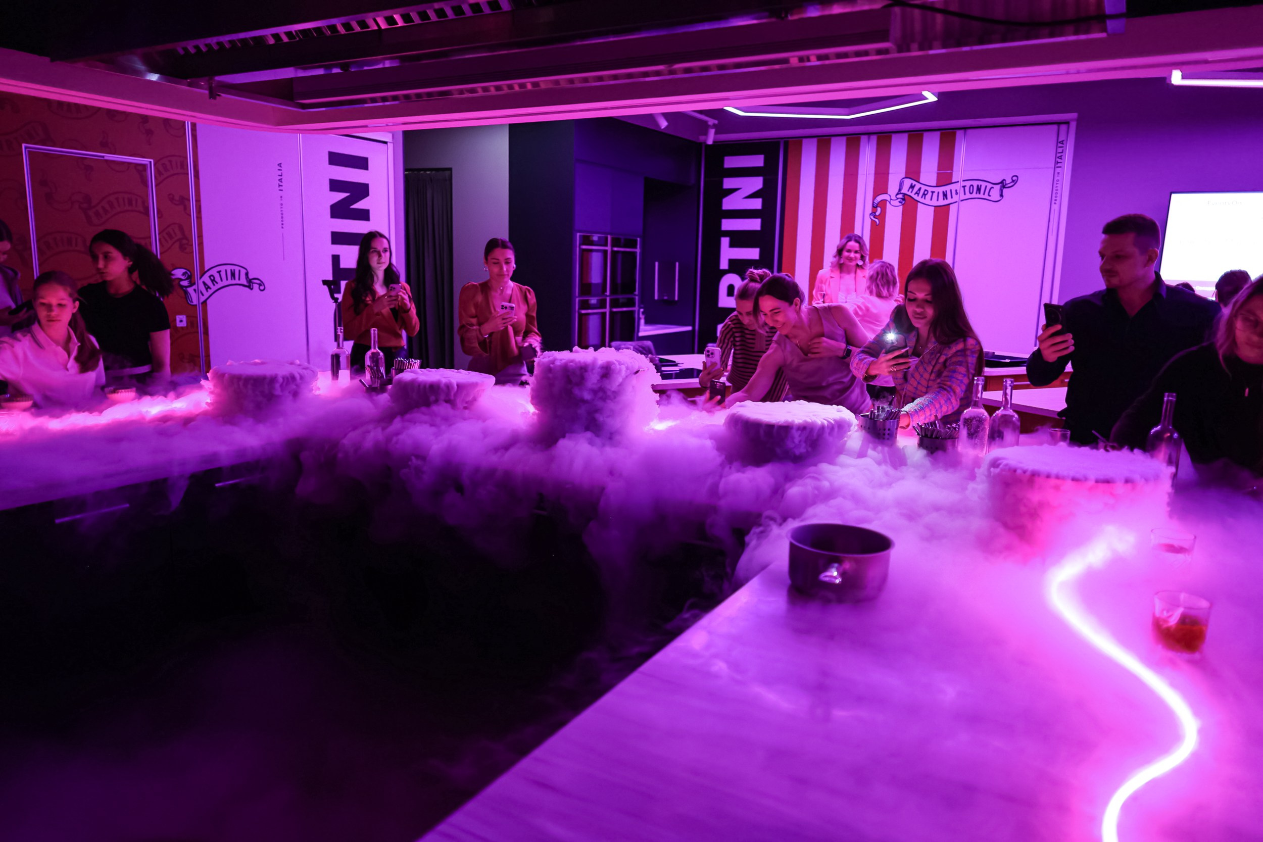 Вечеринка 8 марта в EventyOn. Репортажный фотограф видеограф в Москве Ольга Плаксина