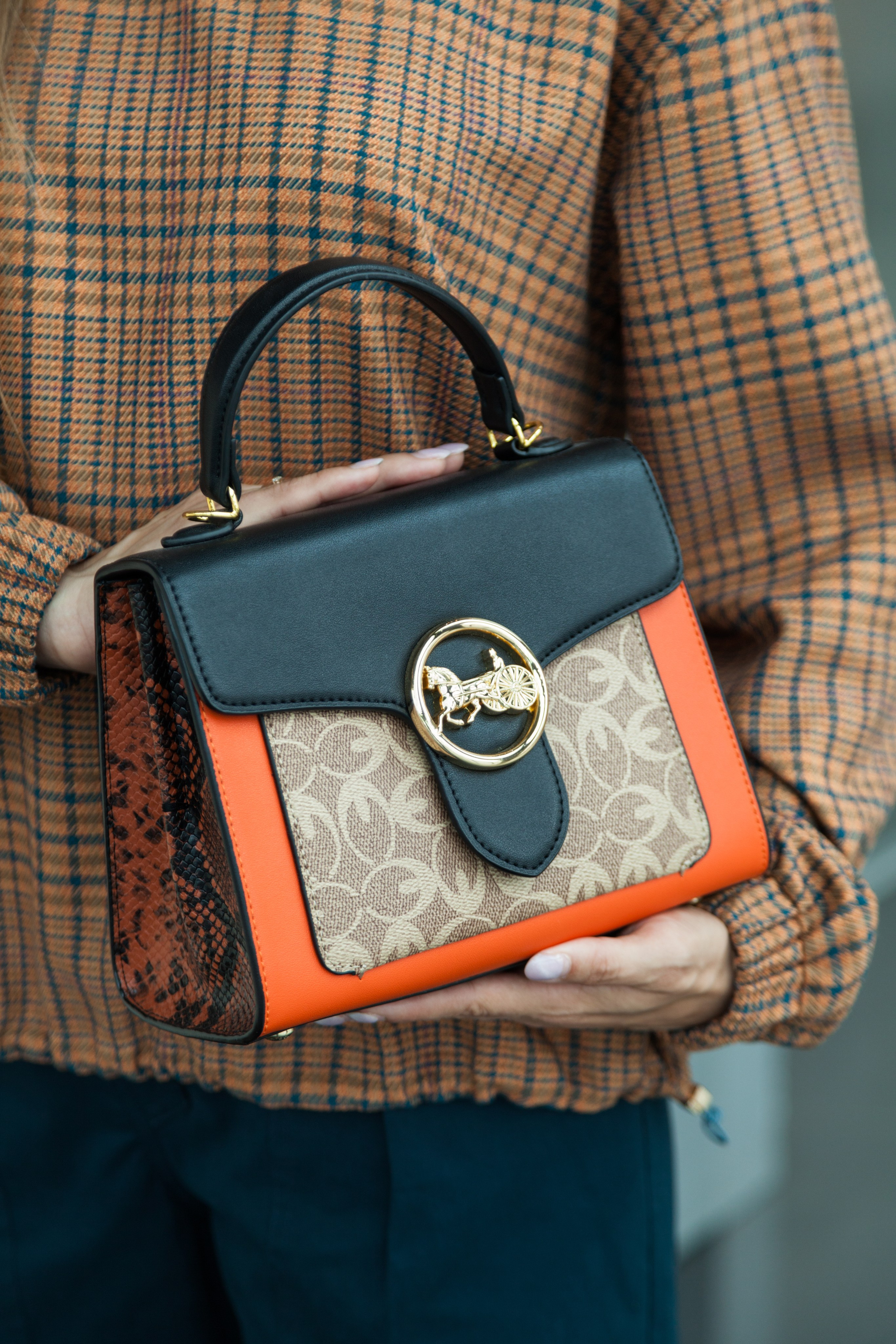 Фотосъемка одежды в Барнауле. Фотограф для бизнеса, маркетплейсов, контента и соцсетей в Барнауле Савинкова Виктория