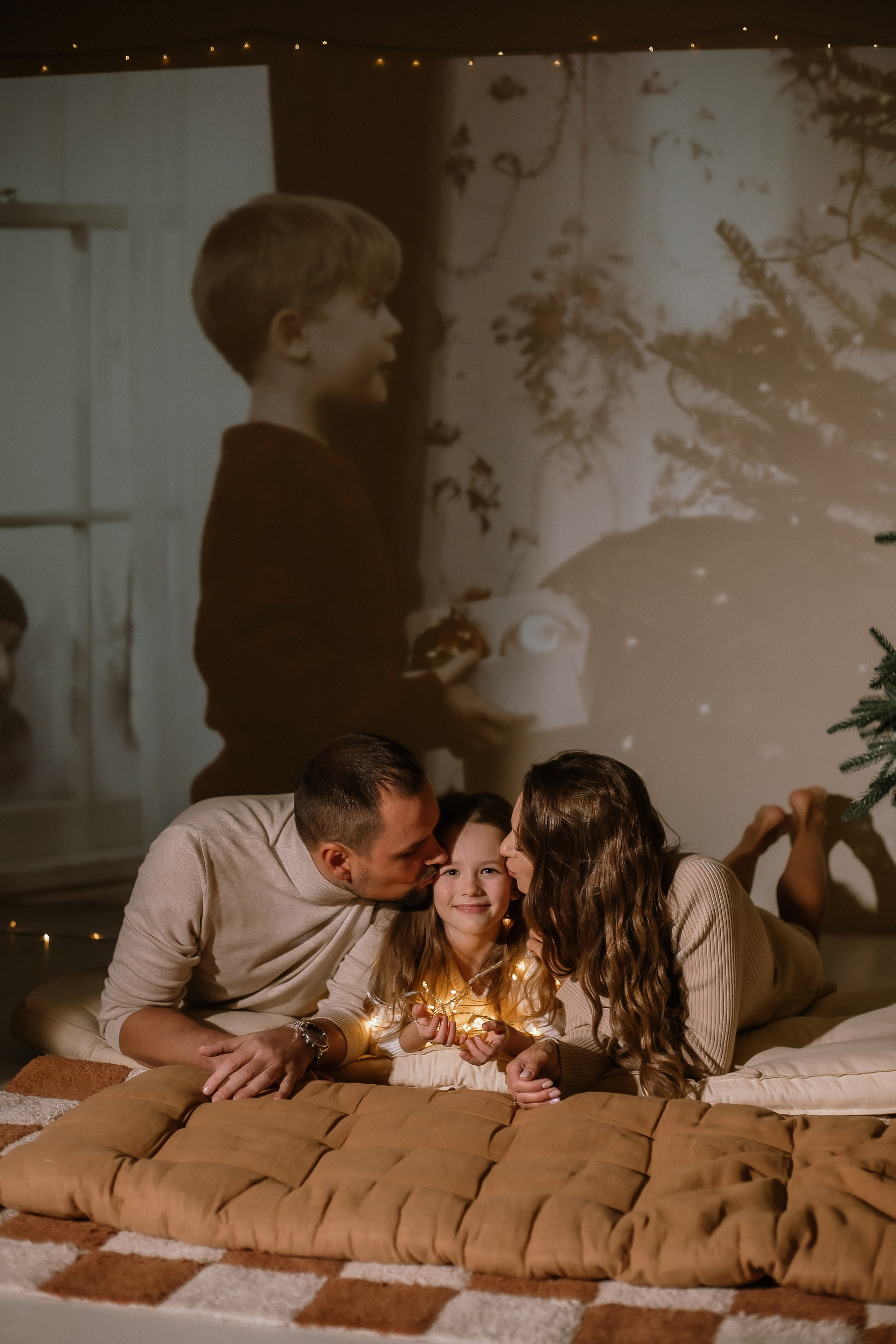 Семейная серия Анастасии вечером в студии, с проектором. Фотограф Екатеринубрг/Верхняя Пышма