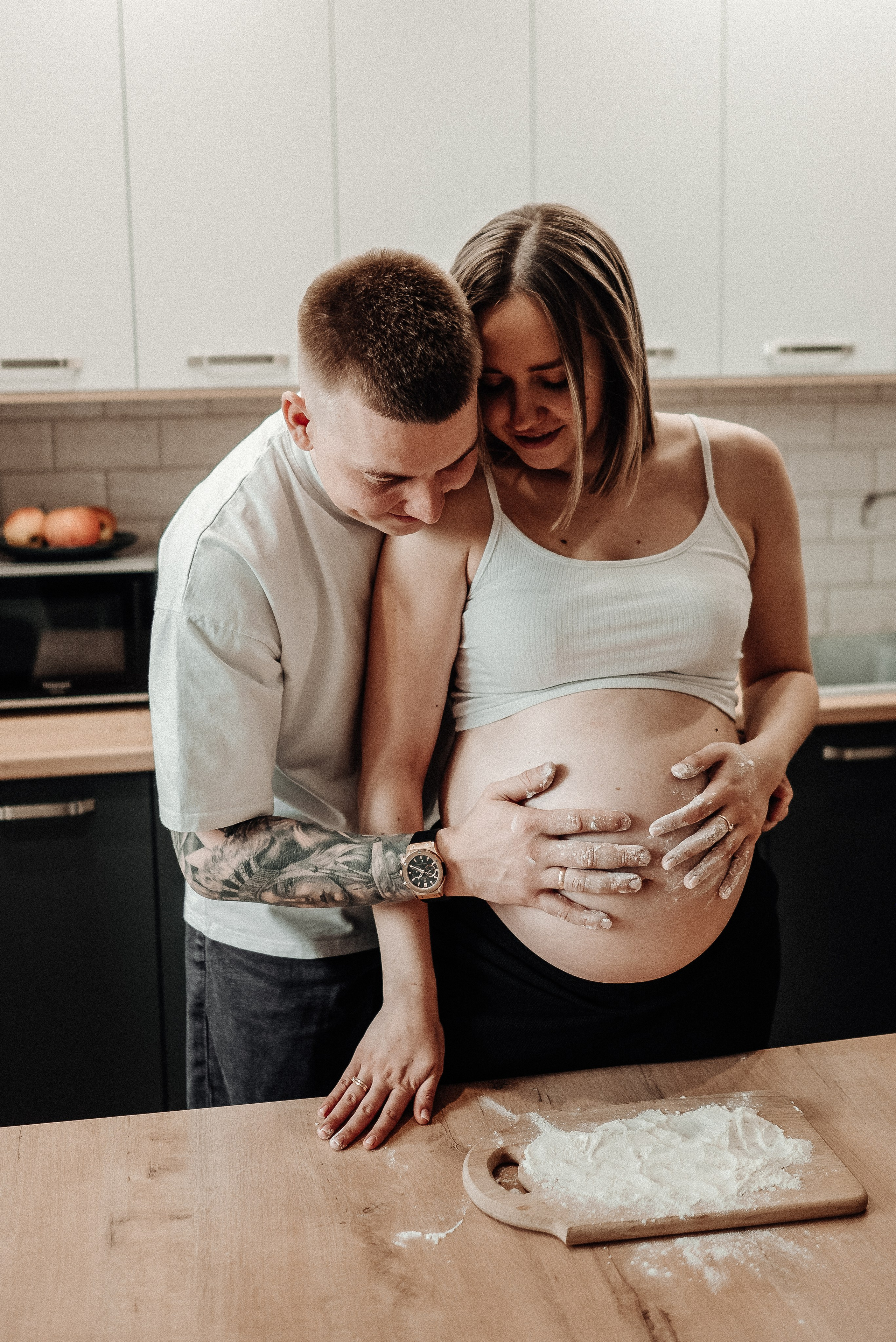 Миша и Ирина в ожидании чуда в домашней обстановке. Свадебный и портретный фотограф в Липецке Юлия Свит