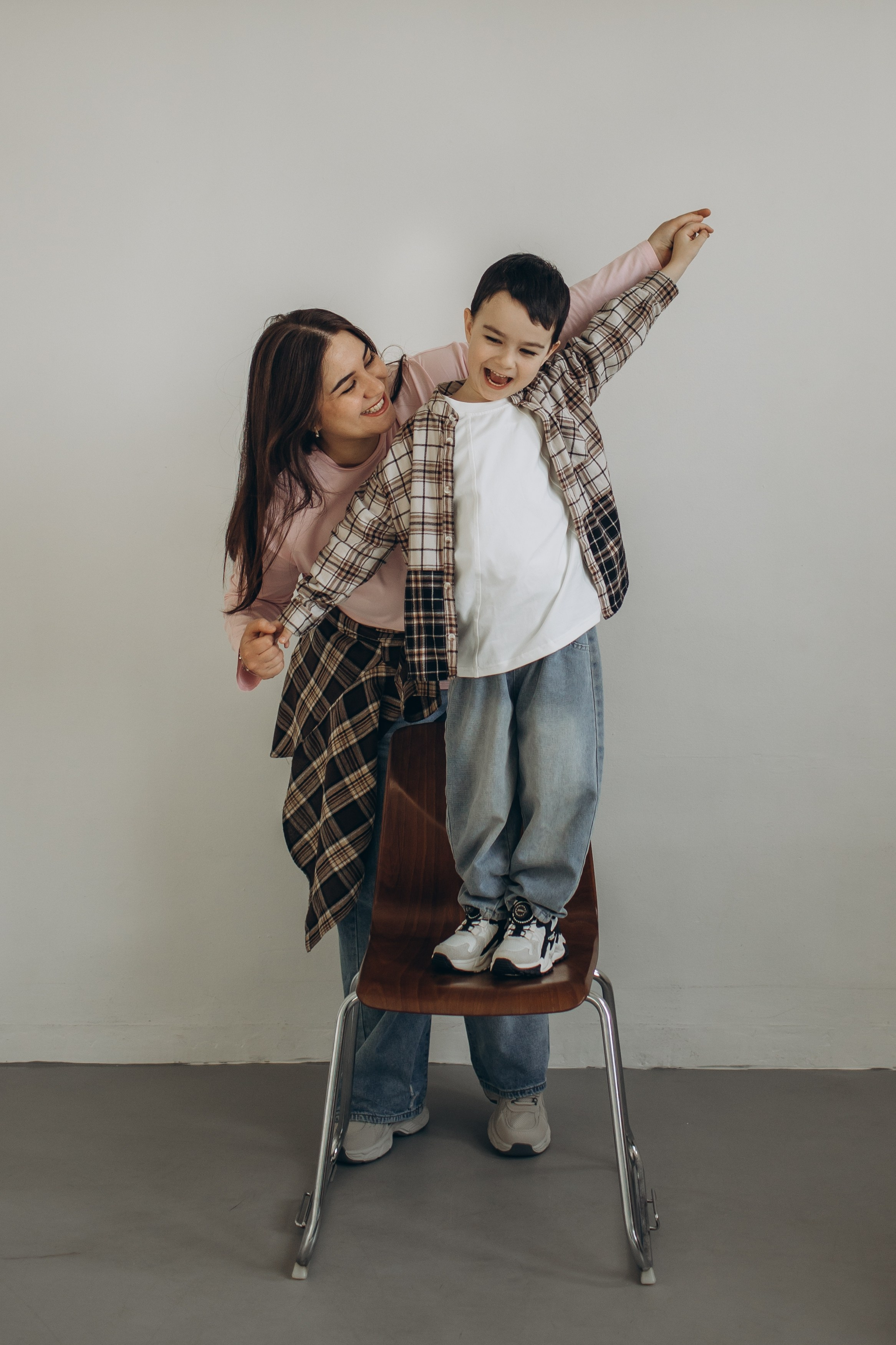 Фотосессия с попкорном фотосессия мама и сын. Фотограф Владимир Москва