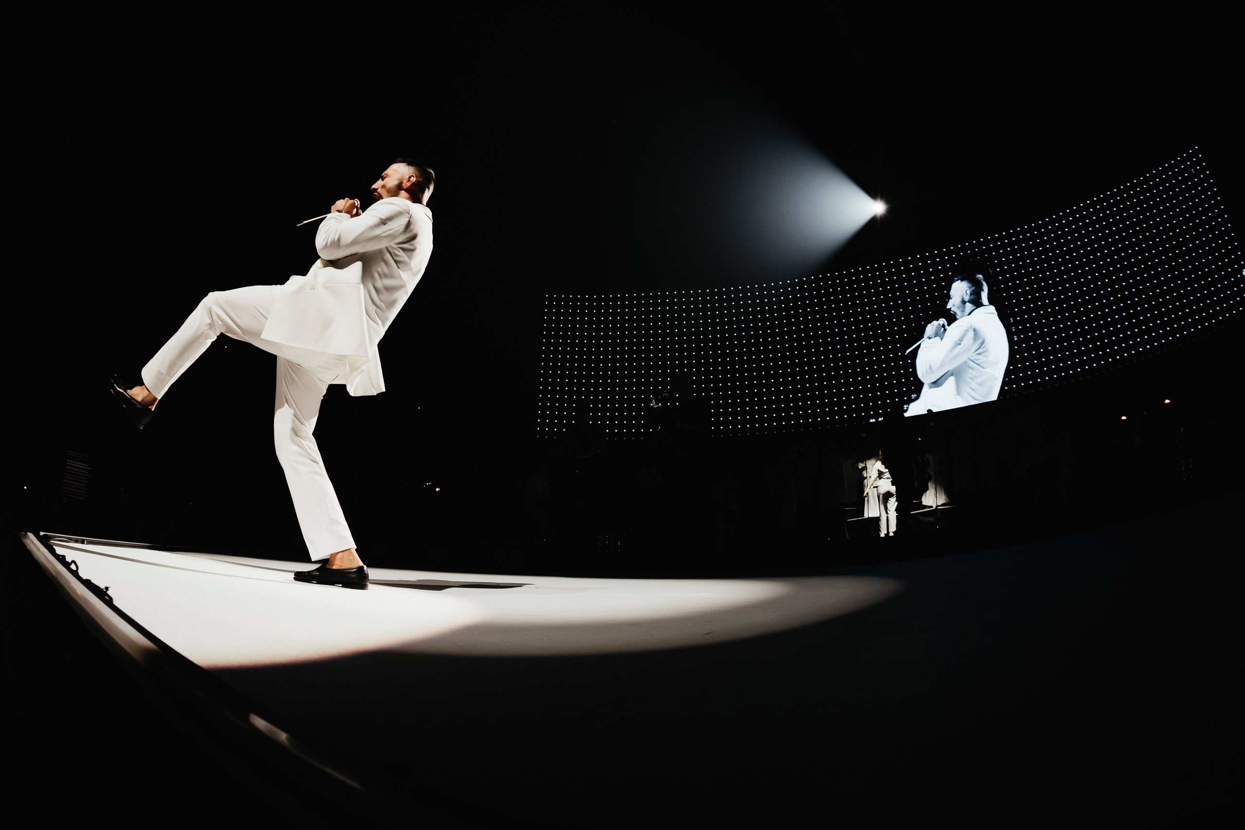 Концерт L’ONE с хором и симфоническим оркестром в Live Арене 19 октября 2025. Репортажный, event, концертный и backstage фотограф из Москвы Виталий Кривцов