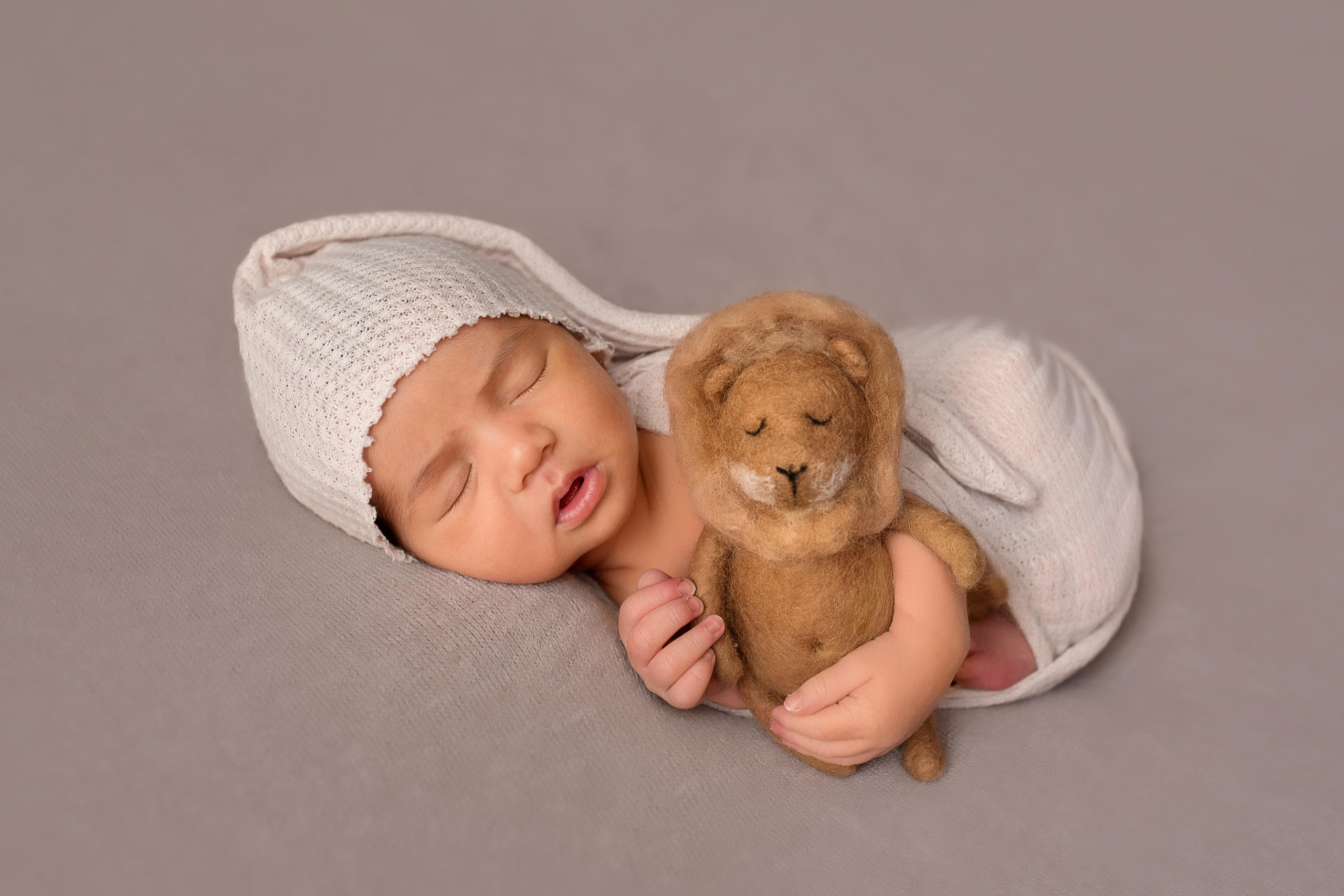 Лев. Фотограф новорожденных в Екатеринбурге Лена Ильина