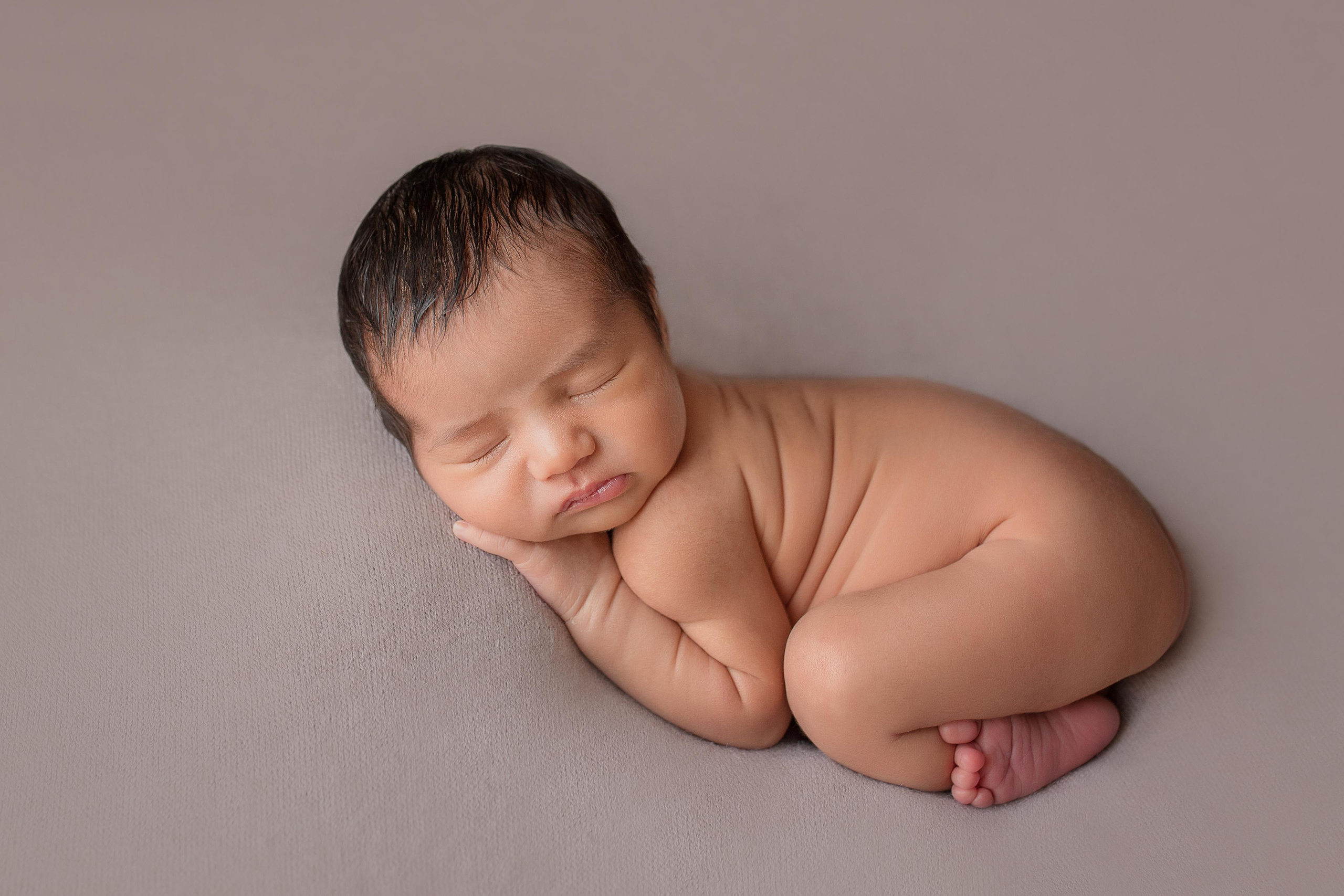 Лев. Фотограф новорожденных в Екатеринбурге Лена Ильина