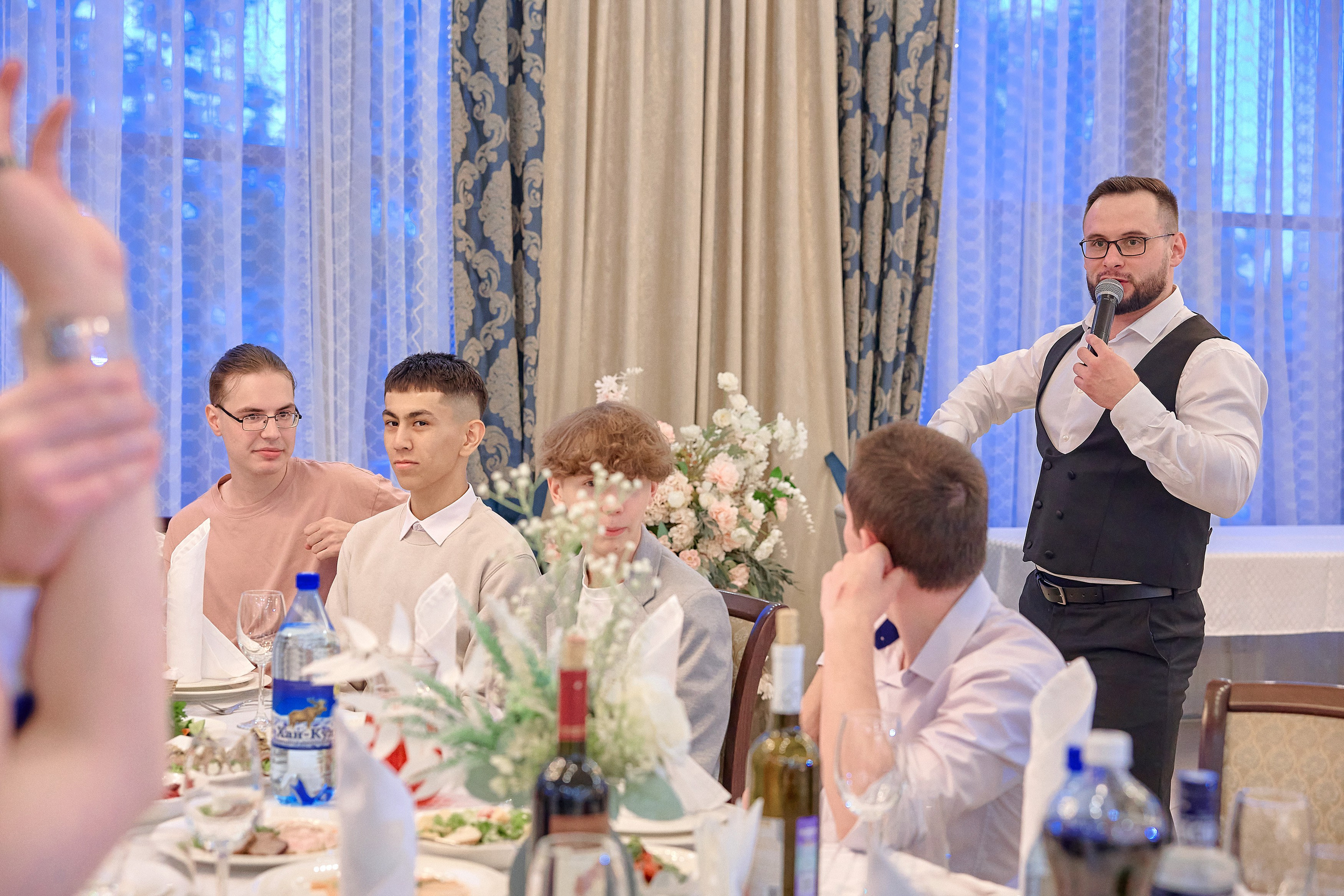 Портфолио репортажной фотосъёмки: Выпускной в ресторане «Император». Фотограф Яковлев Роман — Красноярск