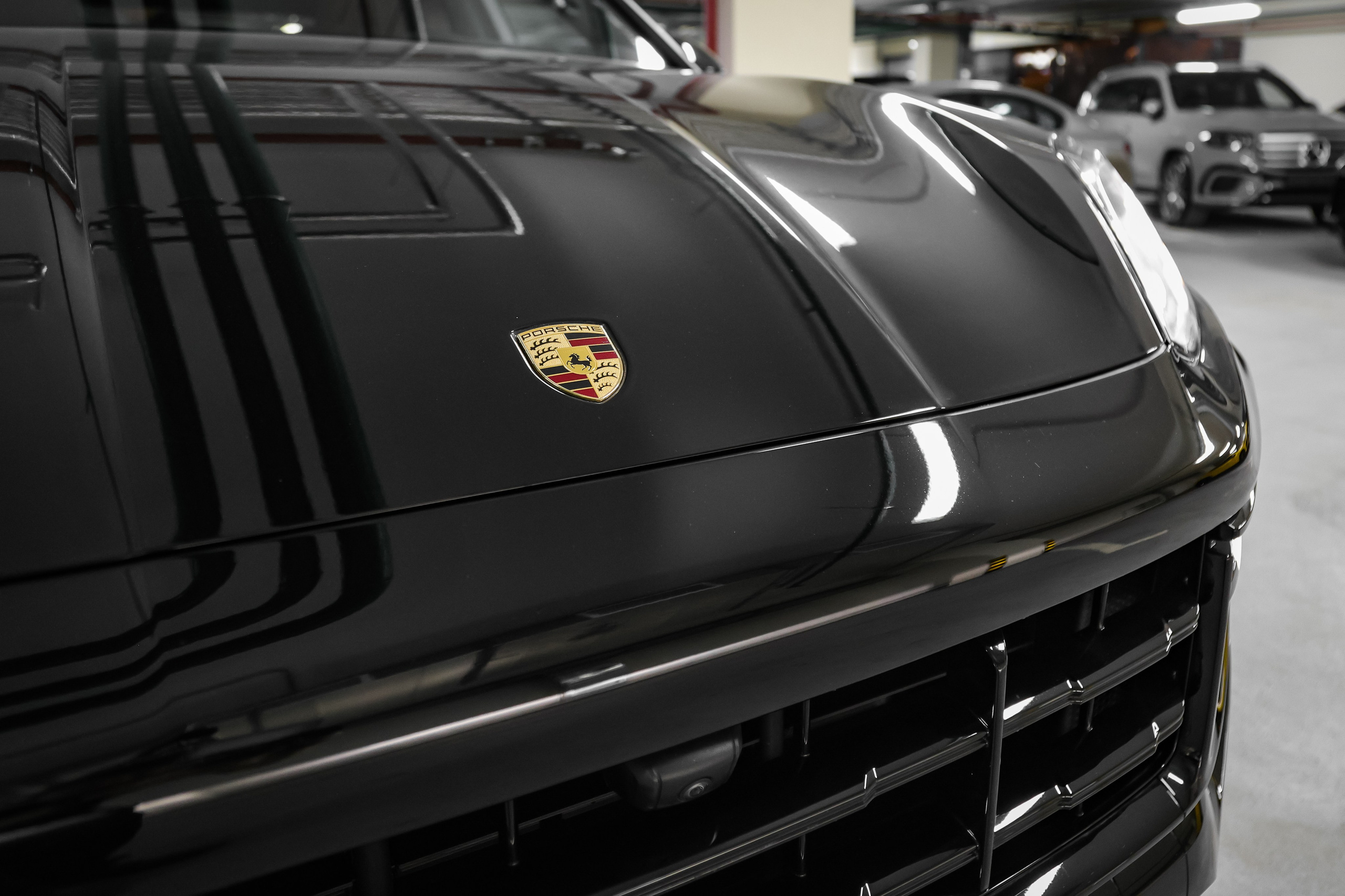 2025 PORSCHE CAYENNE COUPE E-Hybrid $185,000 NEW from EUROPE. Mixturecaptures