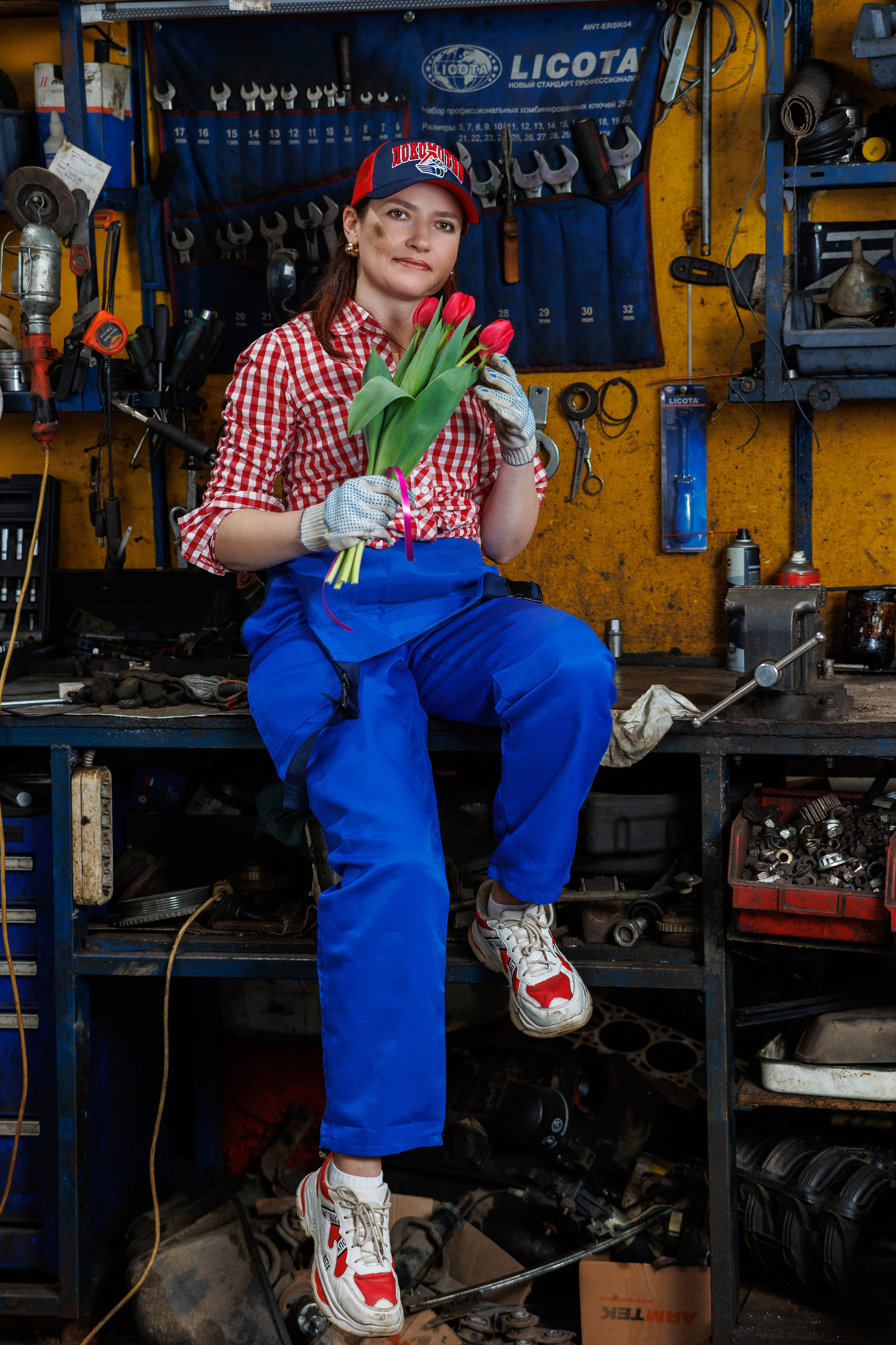 Съёмка для девушки в автосервисе. Коммерческий фотограф Андрей Тремасов