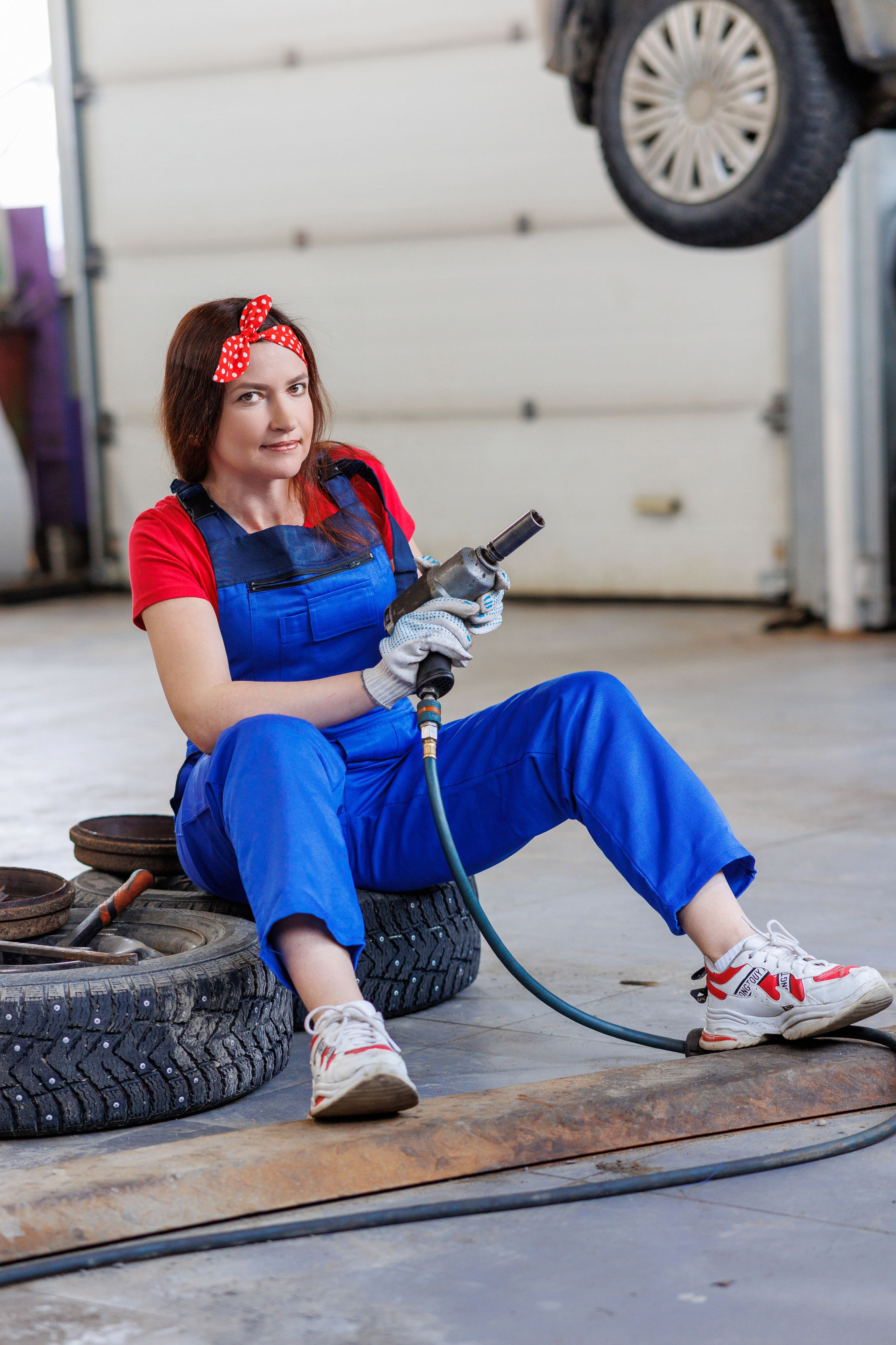 Съёмка для девушки в автосервисе. Коммерческий фотограф Андрей Тремасов