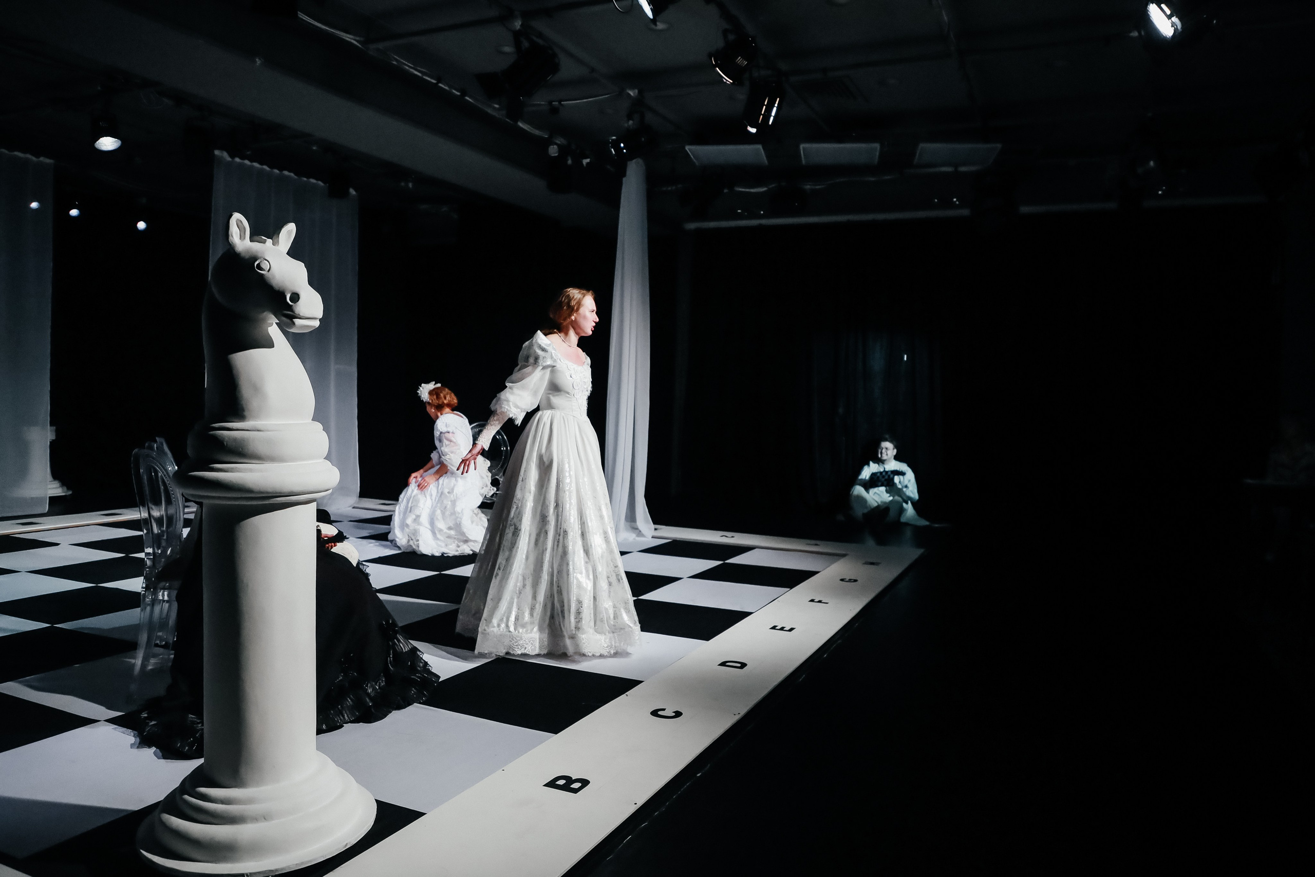 «Дядюшкин сон». Молодёжный театр алтая. Режиссер Дарья Камошина. Фоторепортаж. Театральная фотосъёмка