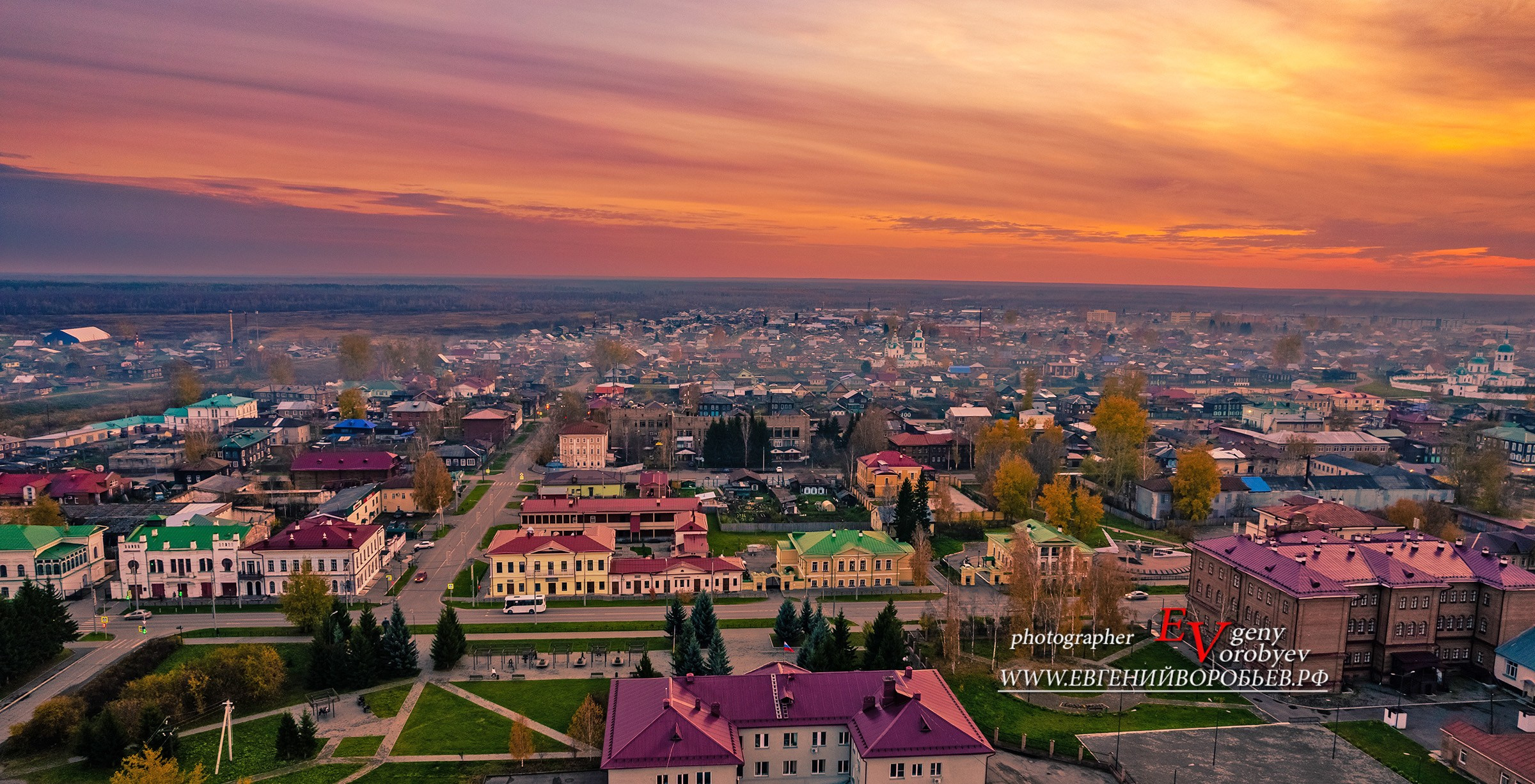 экскурсии Енисейск Красноярск аренда микроавтобуса трансфер индивидуальный тур фото набережная дегустация сибирской кухни интересные места что посмотреть куда сходить что посетить достопримечательности в Енисейске  храм церковь монастырь фототур  цена заказать экскурсию программа маршрут смотровые площадки видовые красивые места путешествие туристический маршрут 