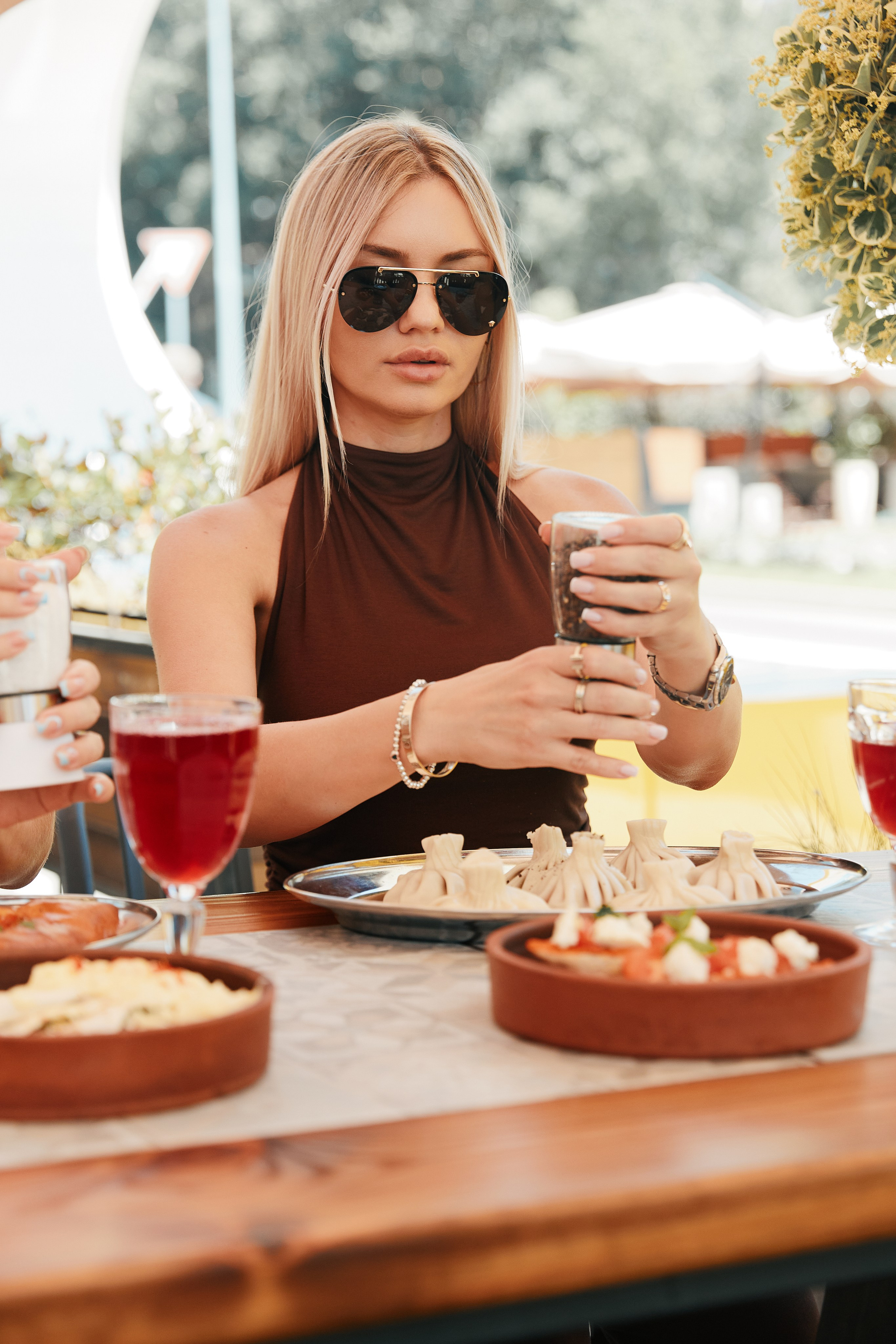 Терраса и завтраки в Старик Хинкалыч ТЦ Сыр 09.07. Свадебный репортажный фотограф краснодар максим дремов дрёмов фотосессия студия цена