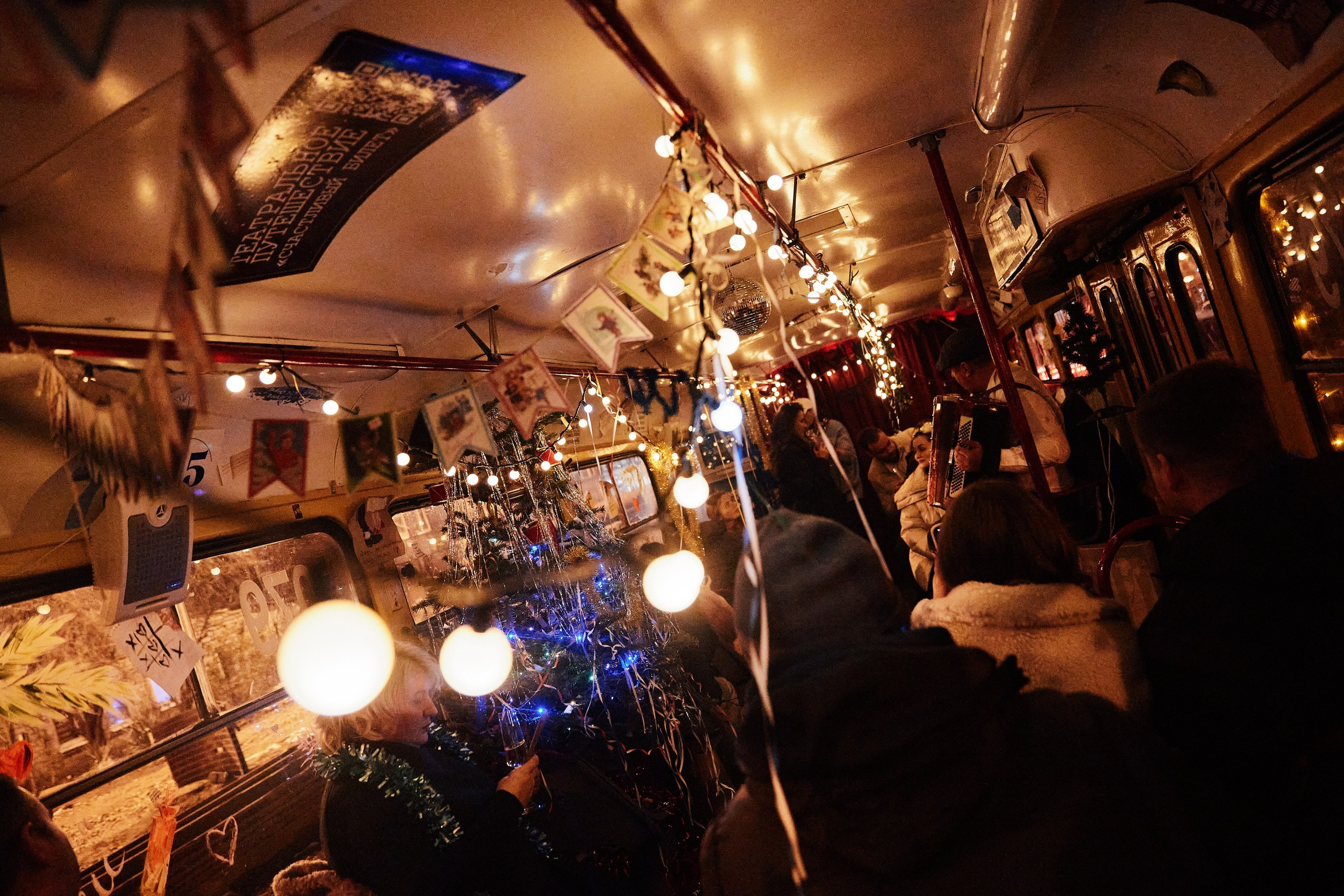 Новогодний трамвай 2026. Свадебный репортажный фотограф краснодар максим дремов дрёмов фотосессия студия цена