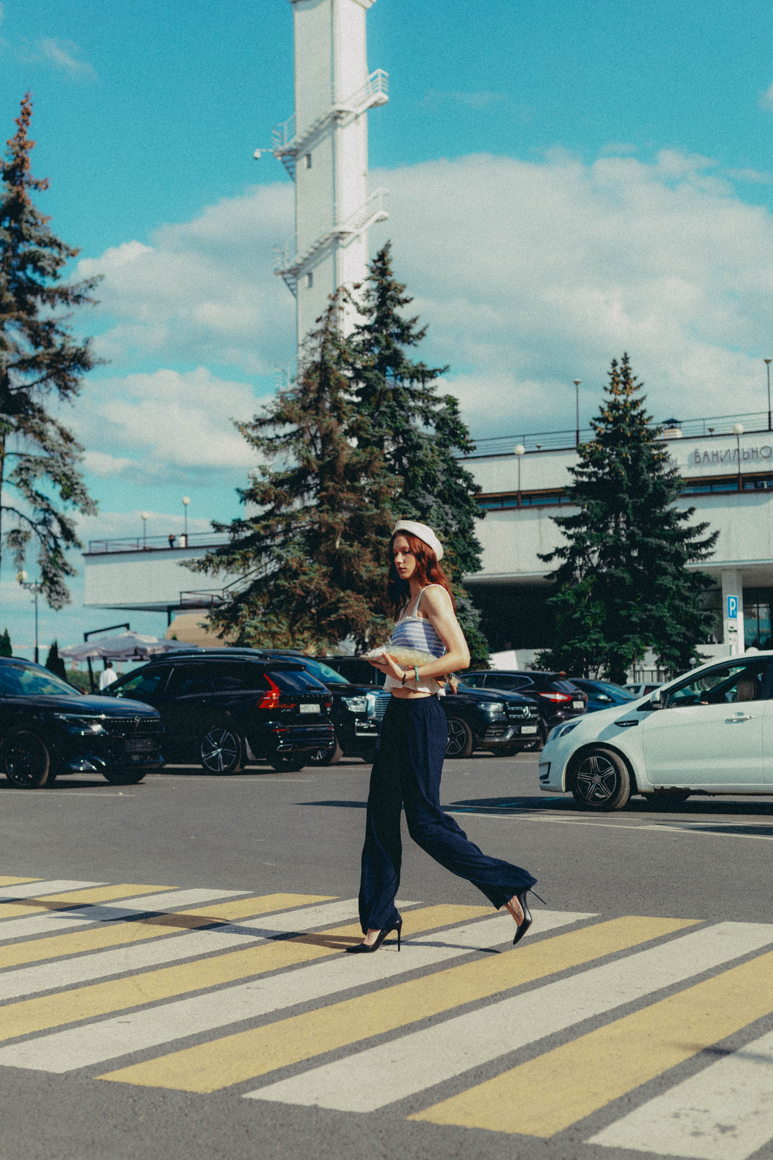 На пляже. Sun Betty — кинофотограф Элизабет
