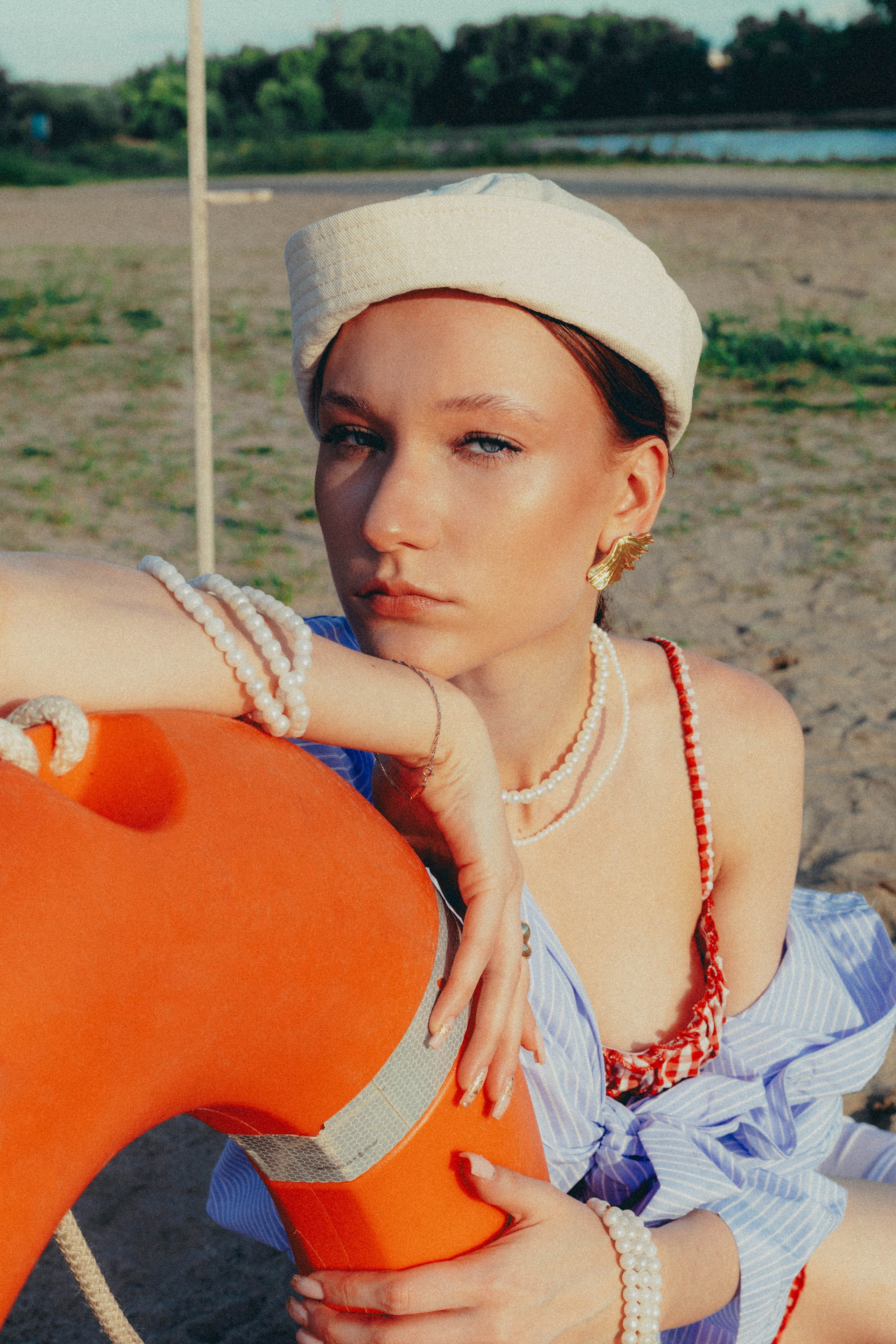 На пляже. Sun Betty — кинофотограф Элизабет