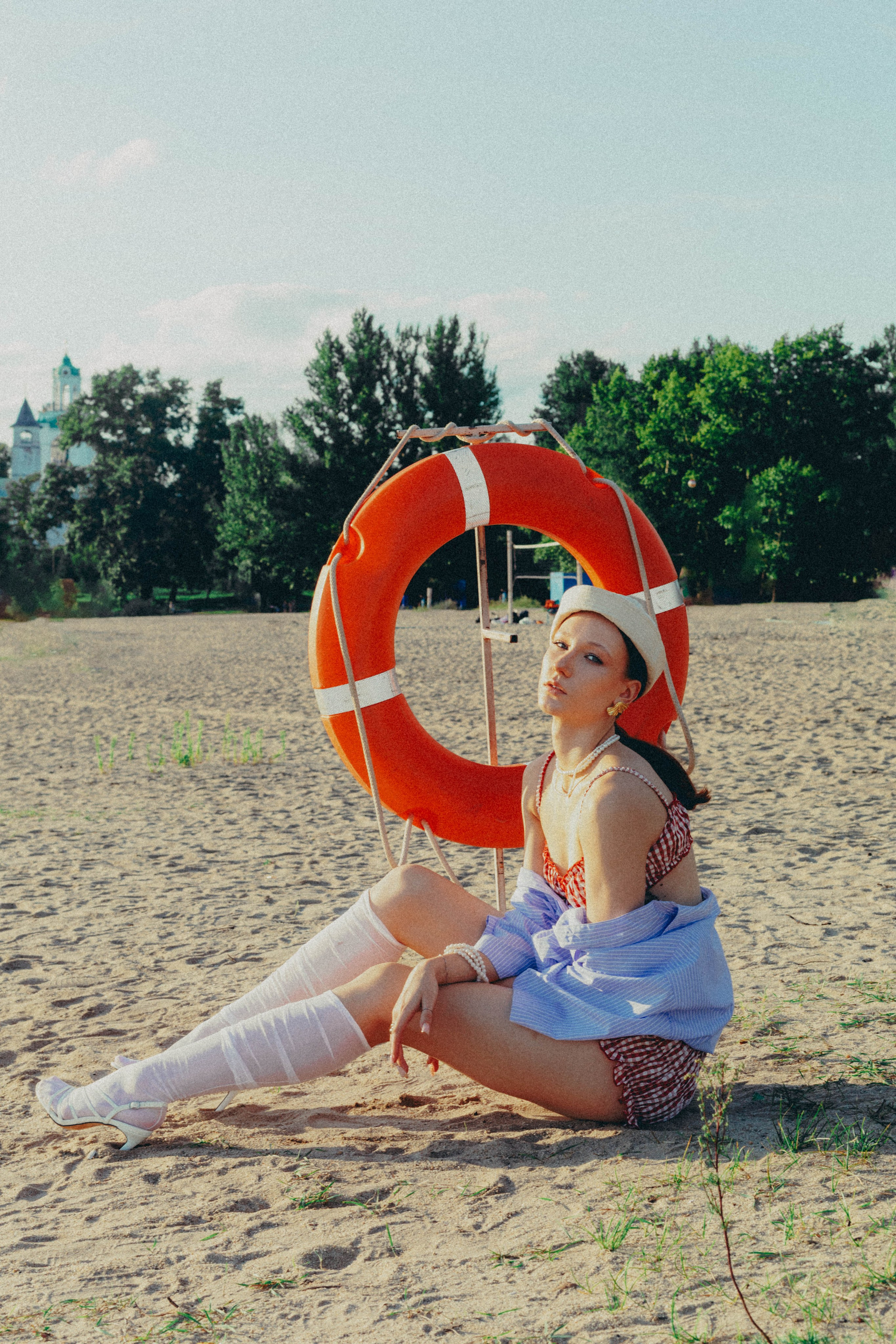На пляже. Sun Betty — кинофотограф Элизабет