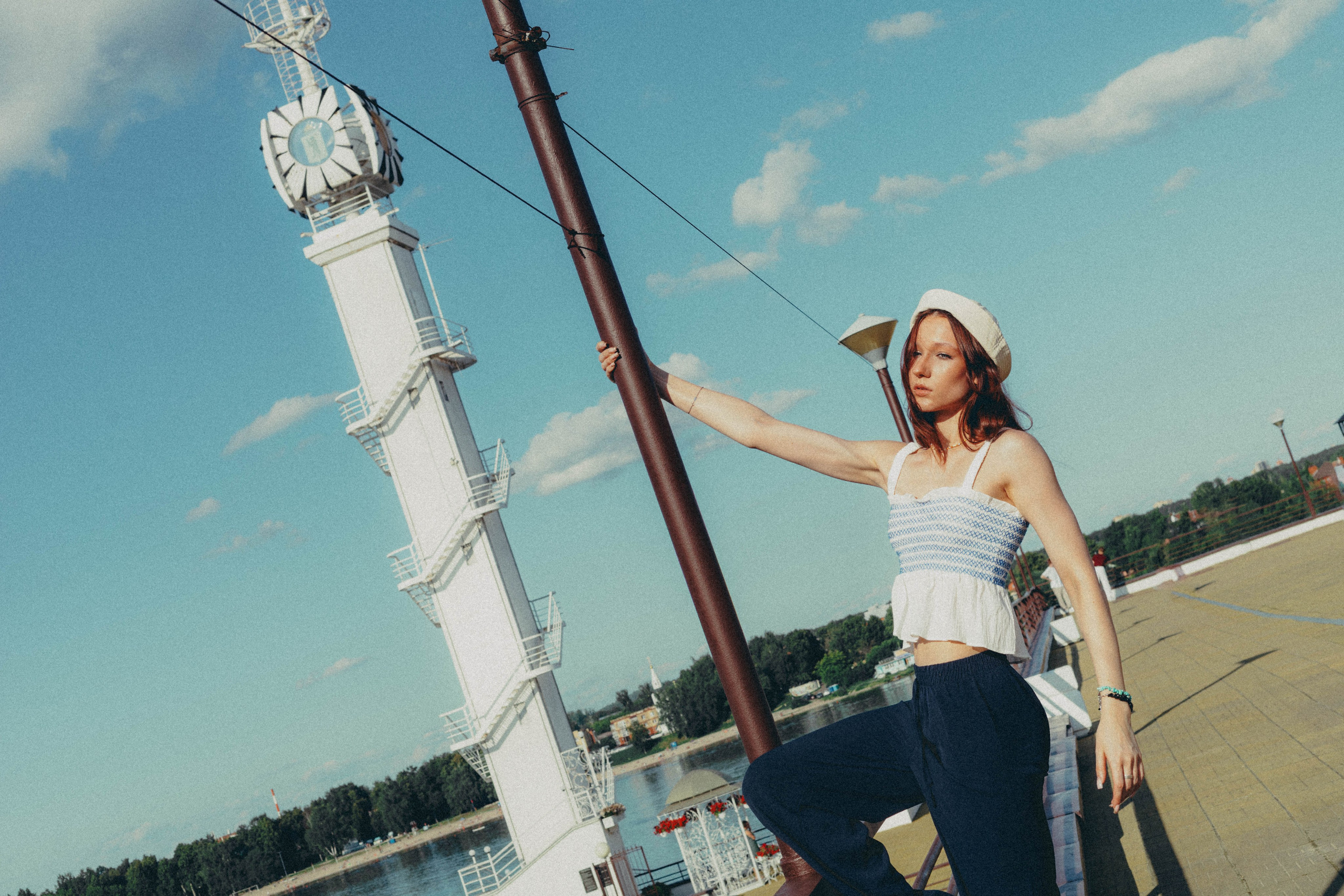 На пляже. Sun Betty — кинофотограф Элизабет