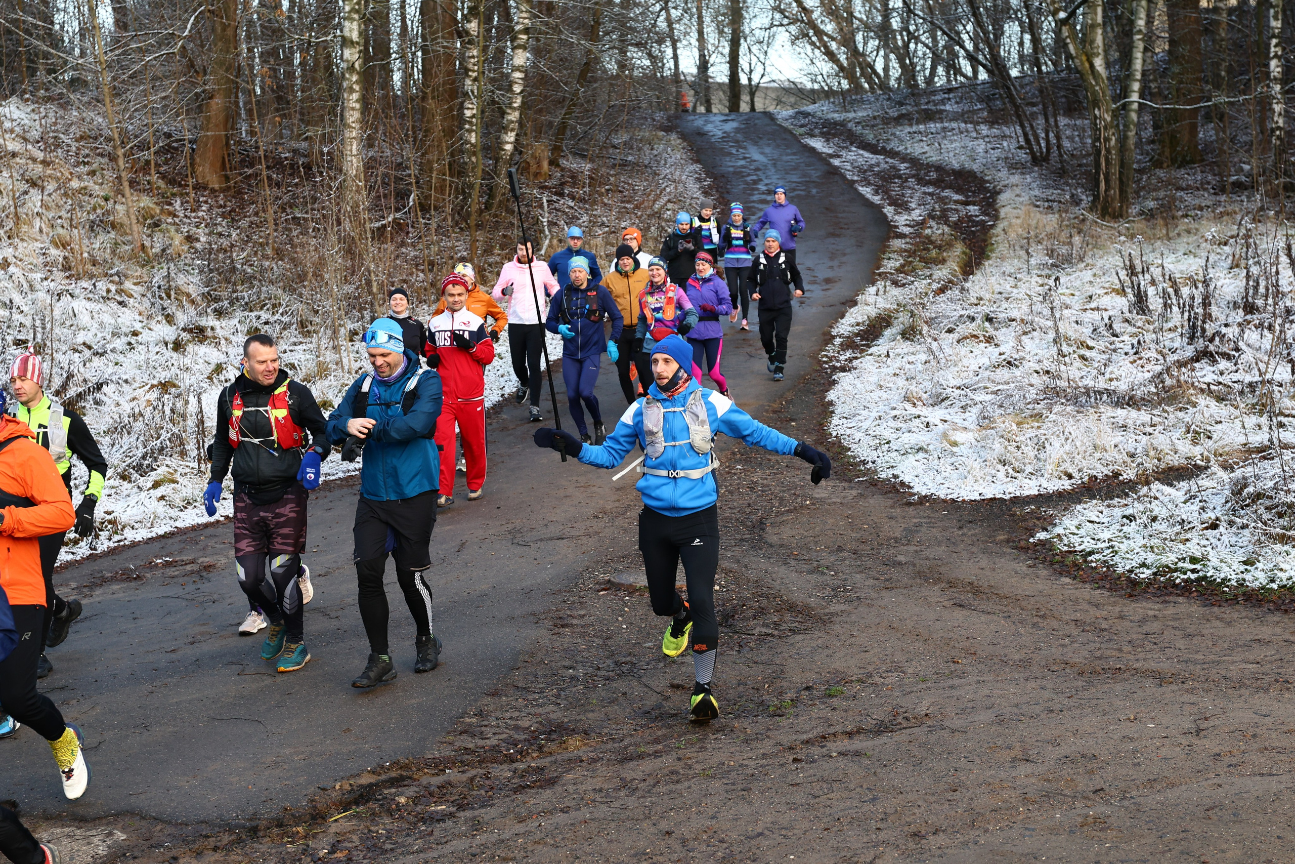 Два лепестка Химкинского марафона у дома, 23.11.25. Фотограф Сергей Ловкий
