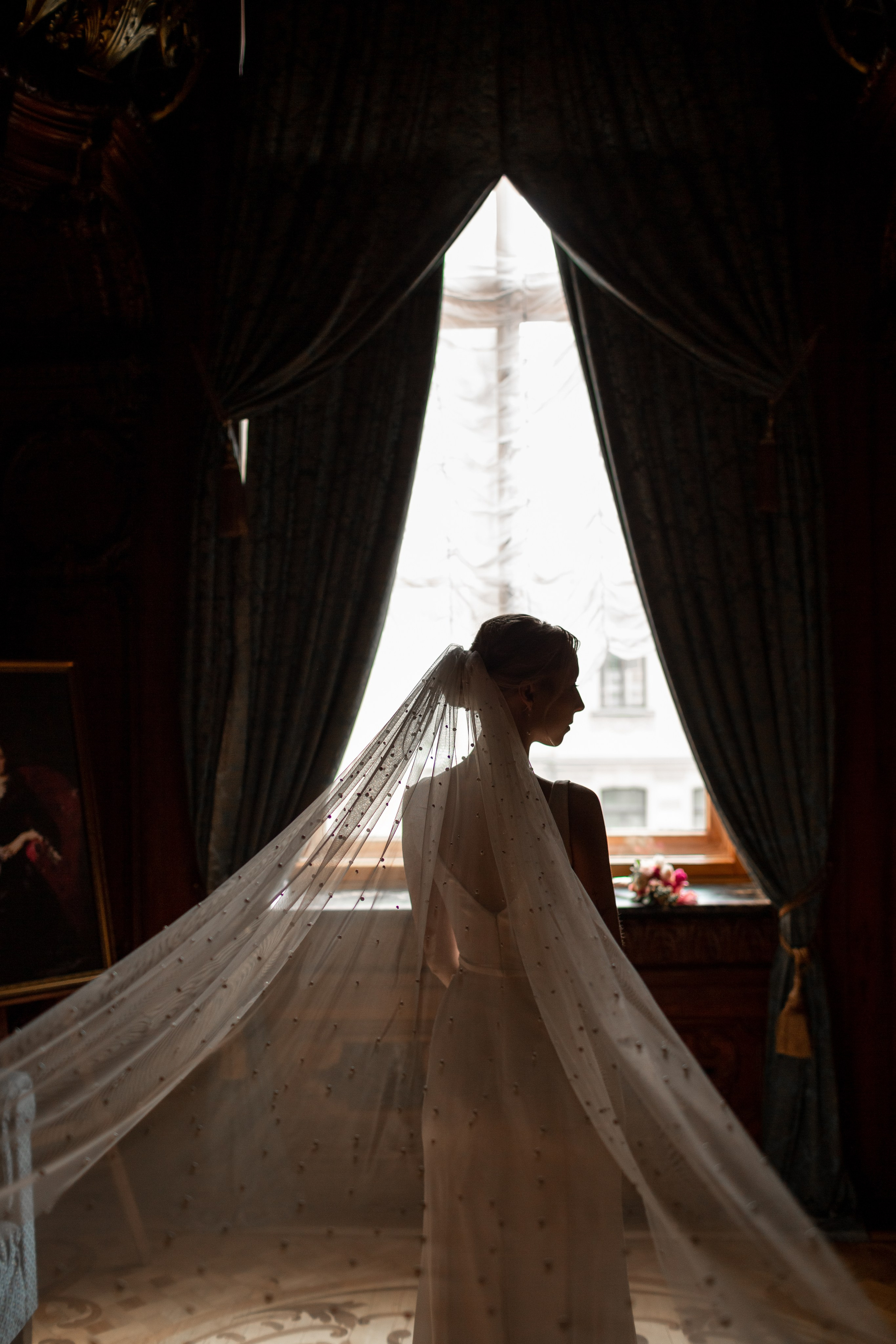 Свадебная фотосессия во дворцах Петербурга. Свадебный фотограф Кирилл Белый