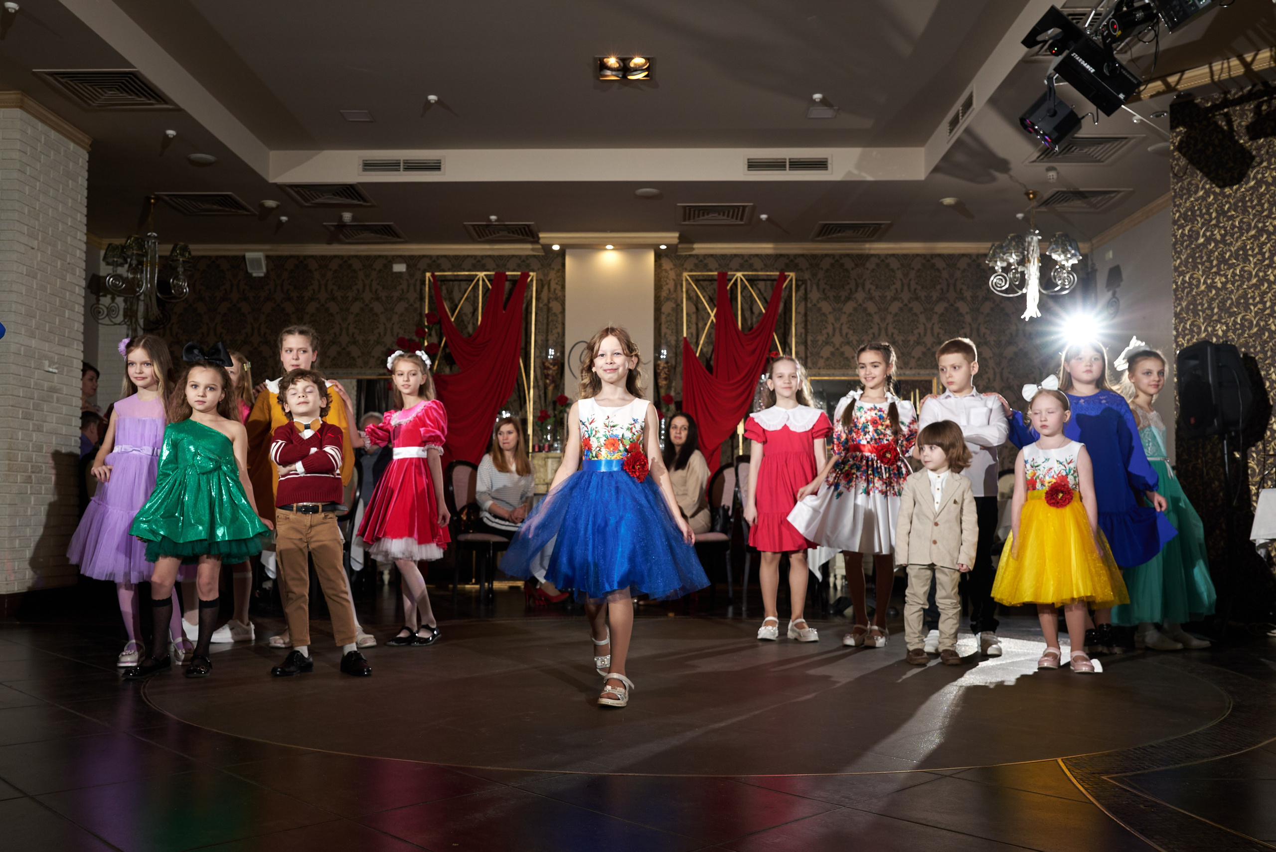 Фотограф на мероприятие, банкет, торжество, репортаж Старый Оскол. Профессиональный фотограф Старый Оскол, Губкин — свадьба, венчание, крещение, юбилей и день рождения