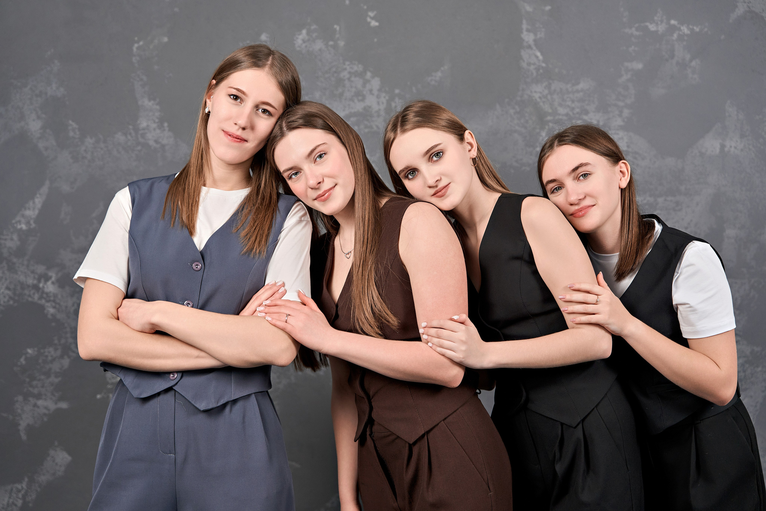 Выпускные альбомы для 9-11 классов. Фотосъёмка в студии. Калуга. Фотограф Меняйло Евгений. Свадьба. Портрет. Репортаж. Семья. Контент